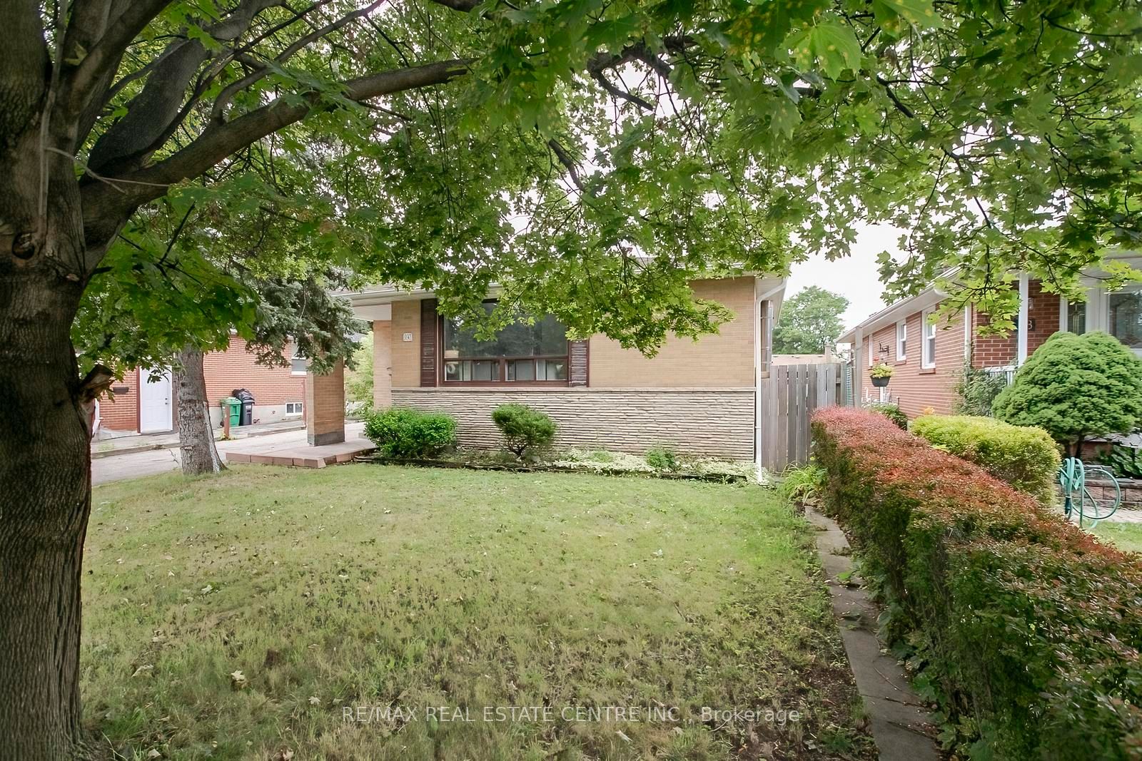 16 McLaughlin Road N, Brampton, ON L6X 1Y5