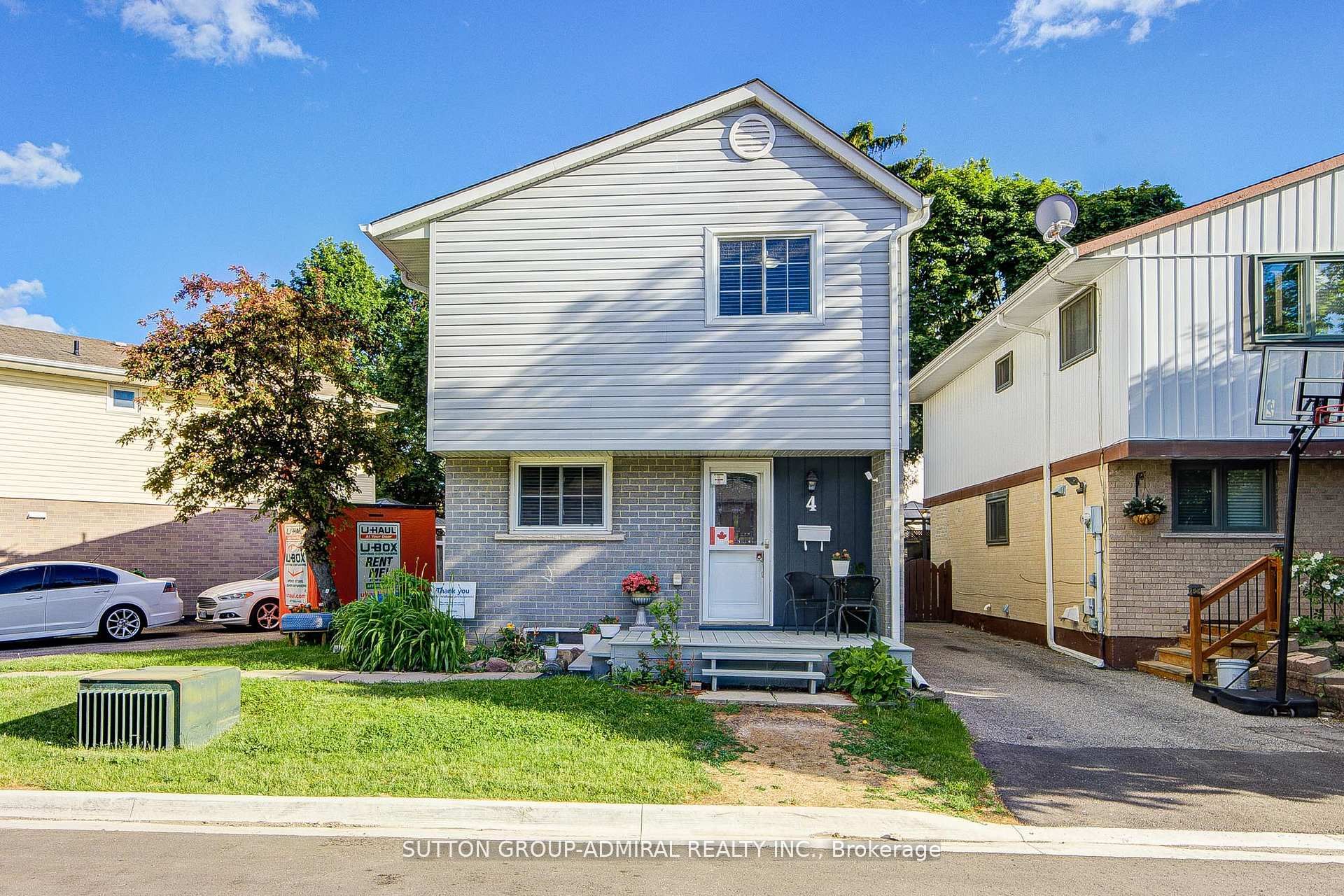 4 Hilda Court, Brampton, ON L6S 2C1 photo 3