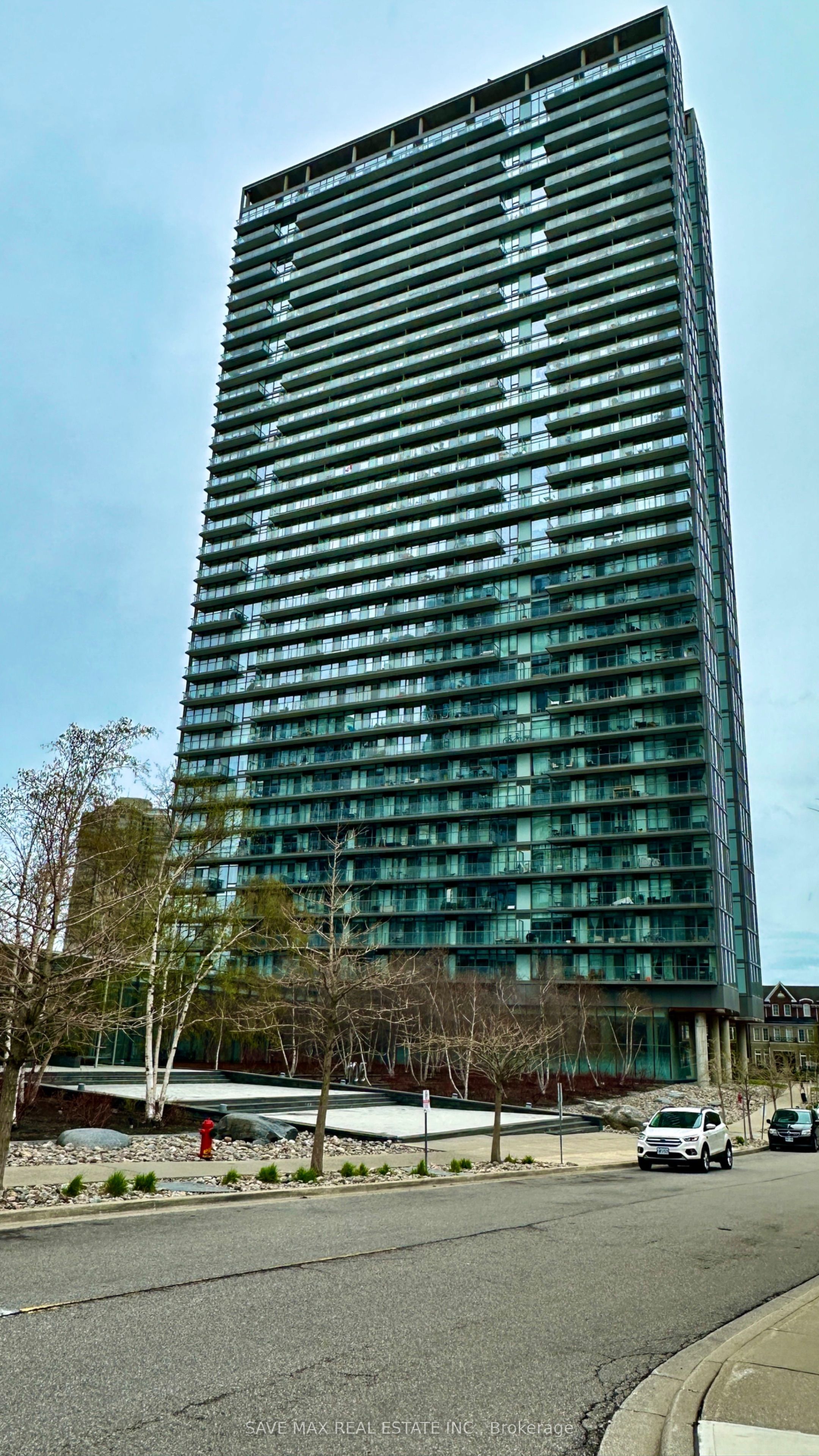 105 The Queensway Avenue 3213, Toronto, ON M6S 2A2