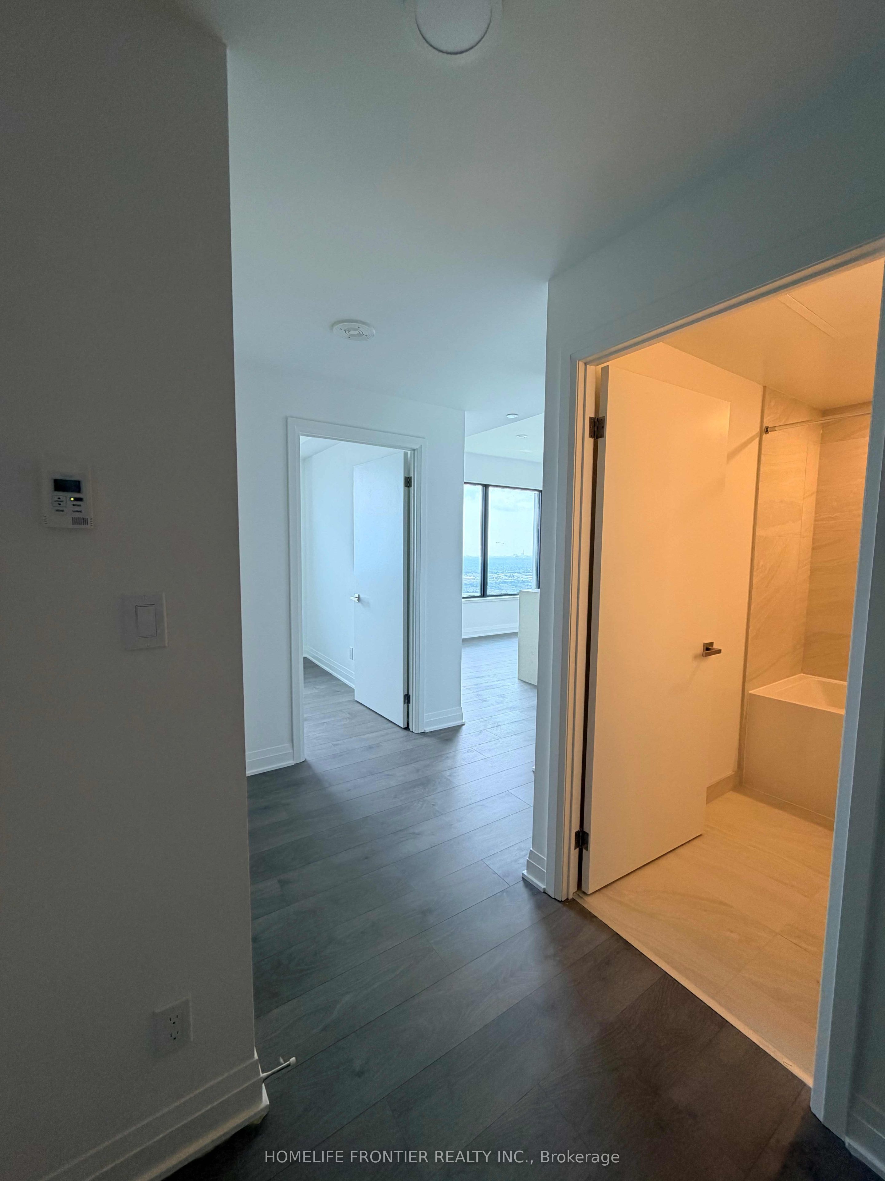4015 The Exchange 4704, Mississauga, ON L5B 0N9 photo 3