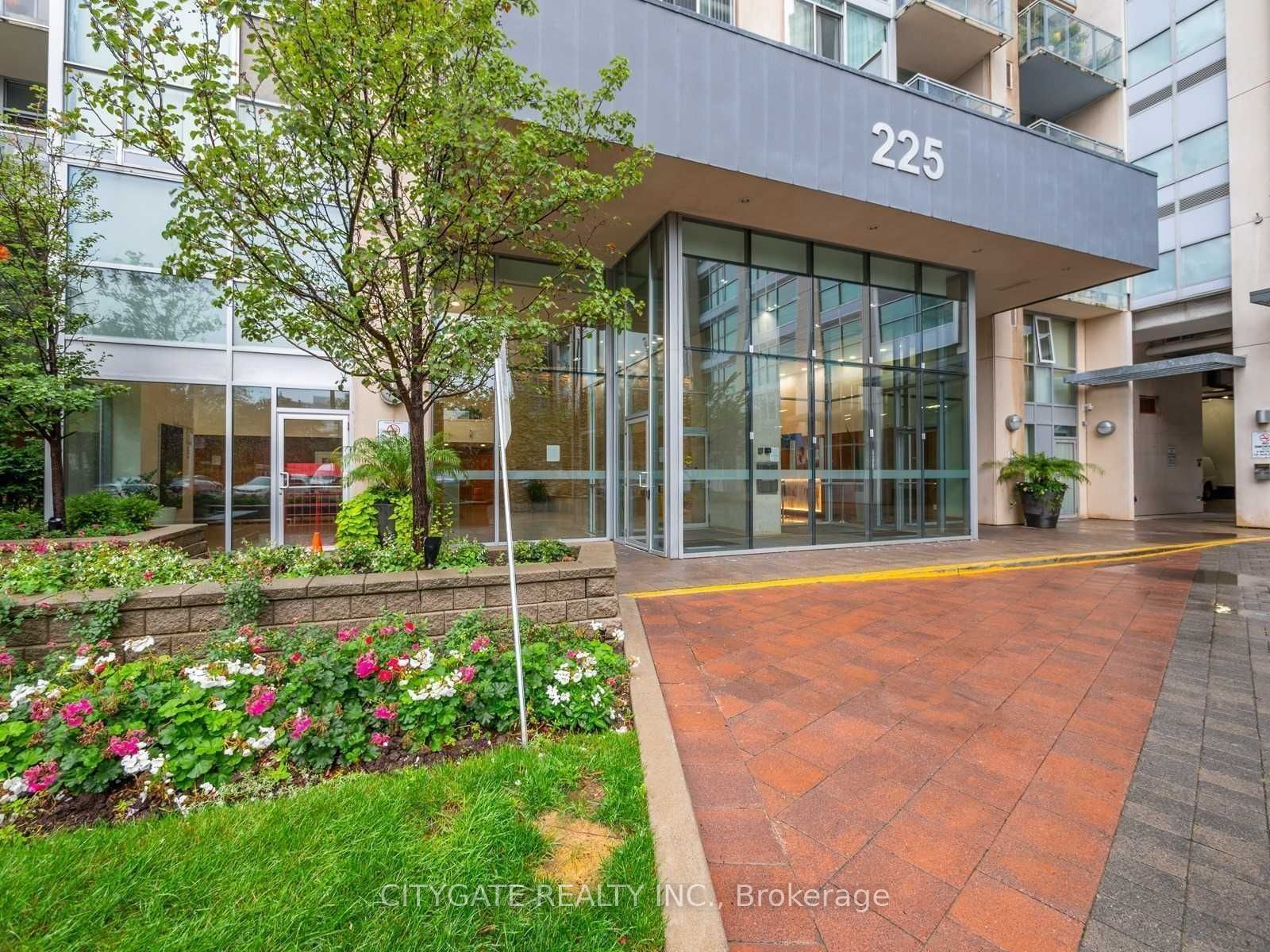 225 Webb Drive 314, Mississauga, ON L5B 3Y5 photo 2