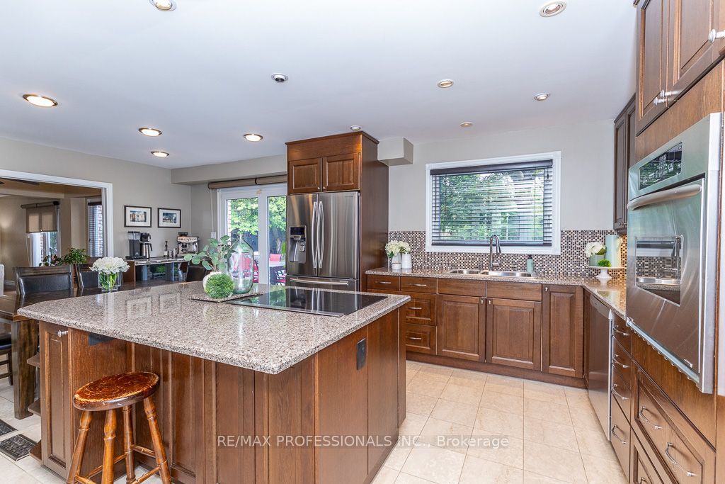 2604 Barrisdale Court, Mississauga, ON L5N 2H2 photo 3