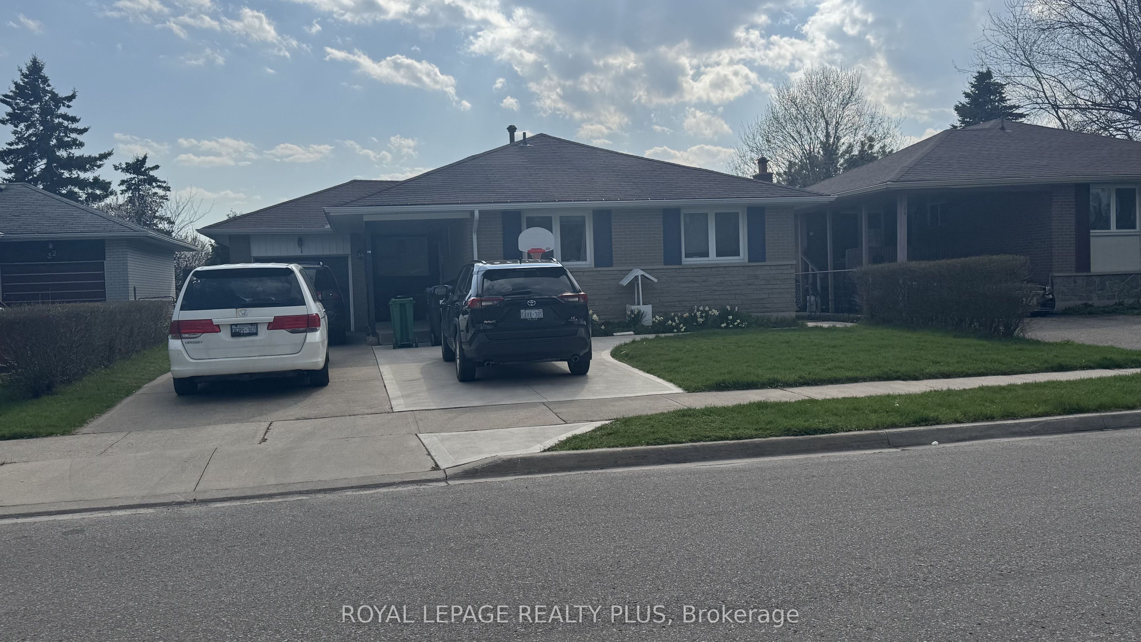 34 Haslemere Avenue, Brampton, ON L6W 2X4