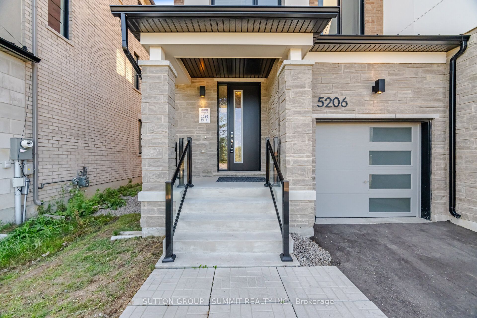 5206 Viola Desmond Drive, Mississauga, ON L5M 2S7 photo 2