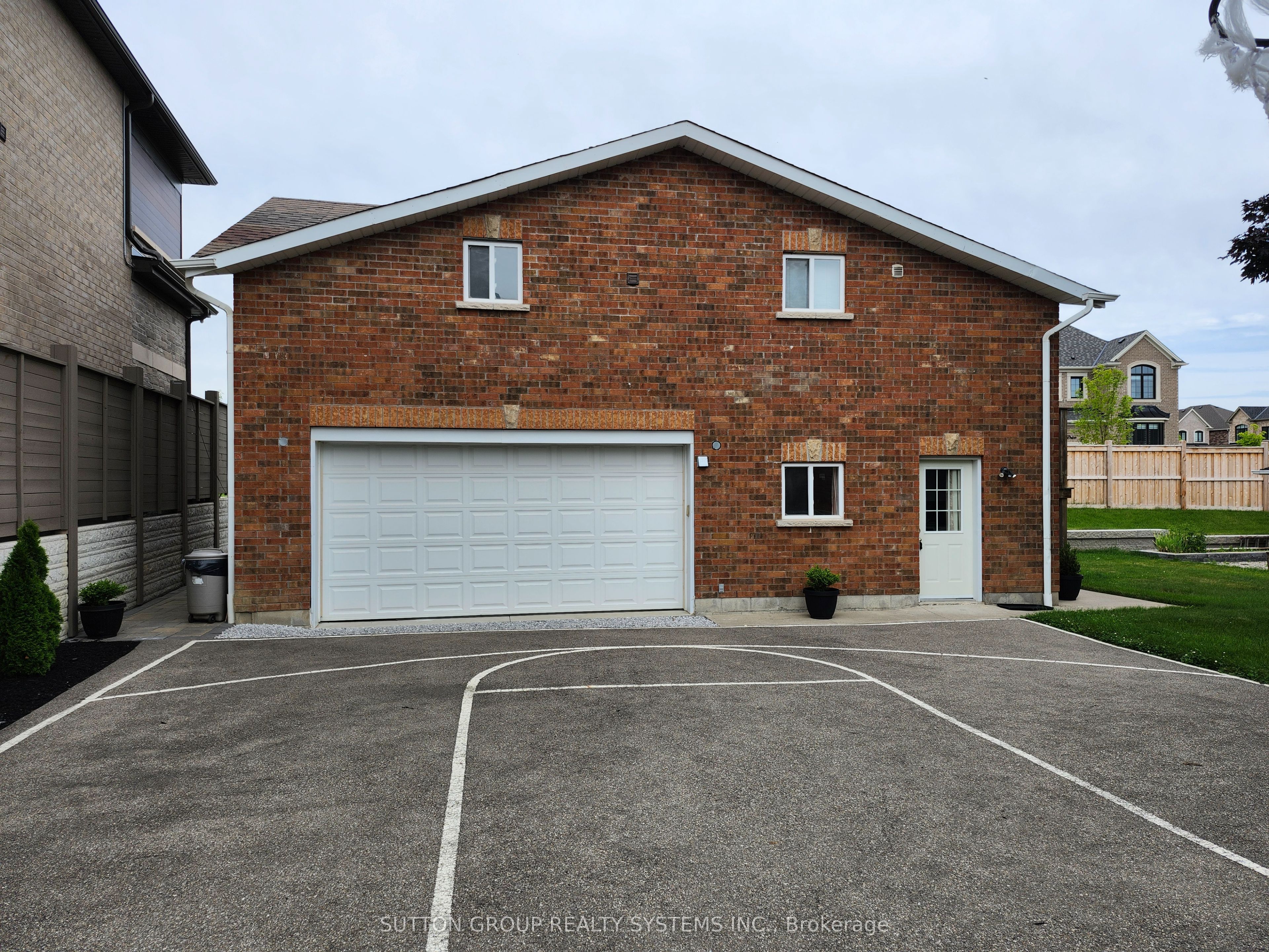 8879 Heritage Road Lower, Brampton, ON L6Y 0E4 photo 2