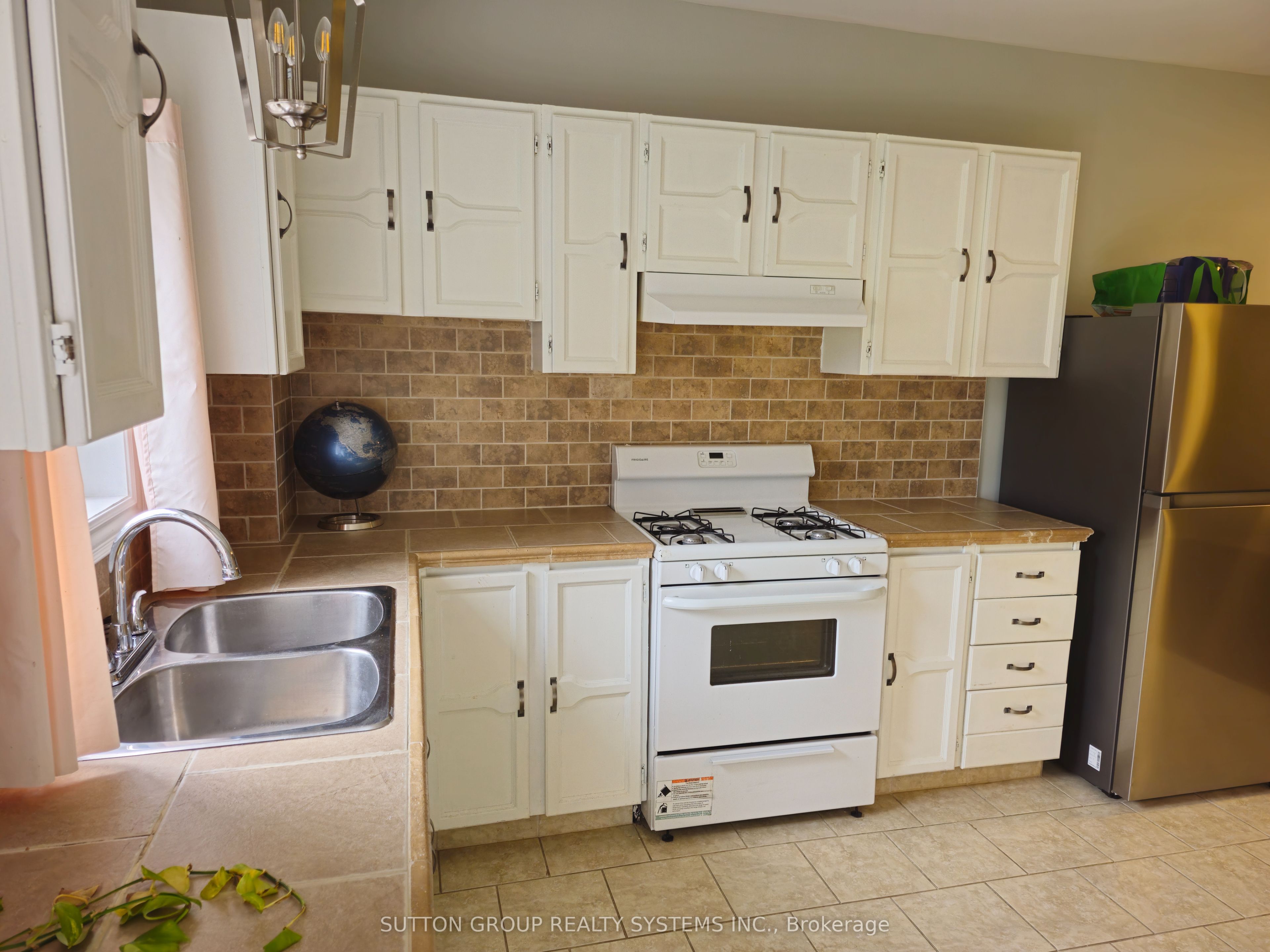 8879 Heritage Road Lower, Brampton, ON L6Y 0E4 photo 3