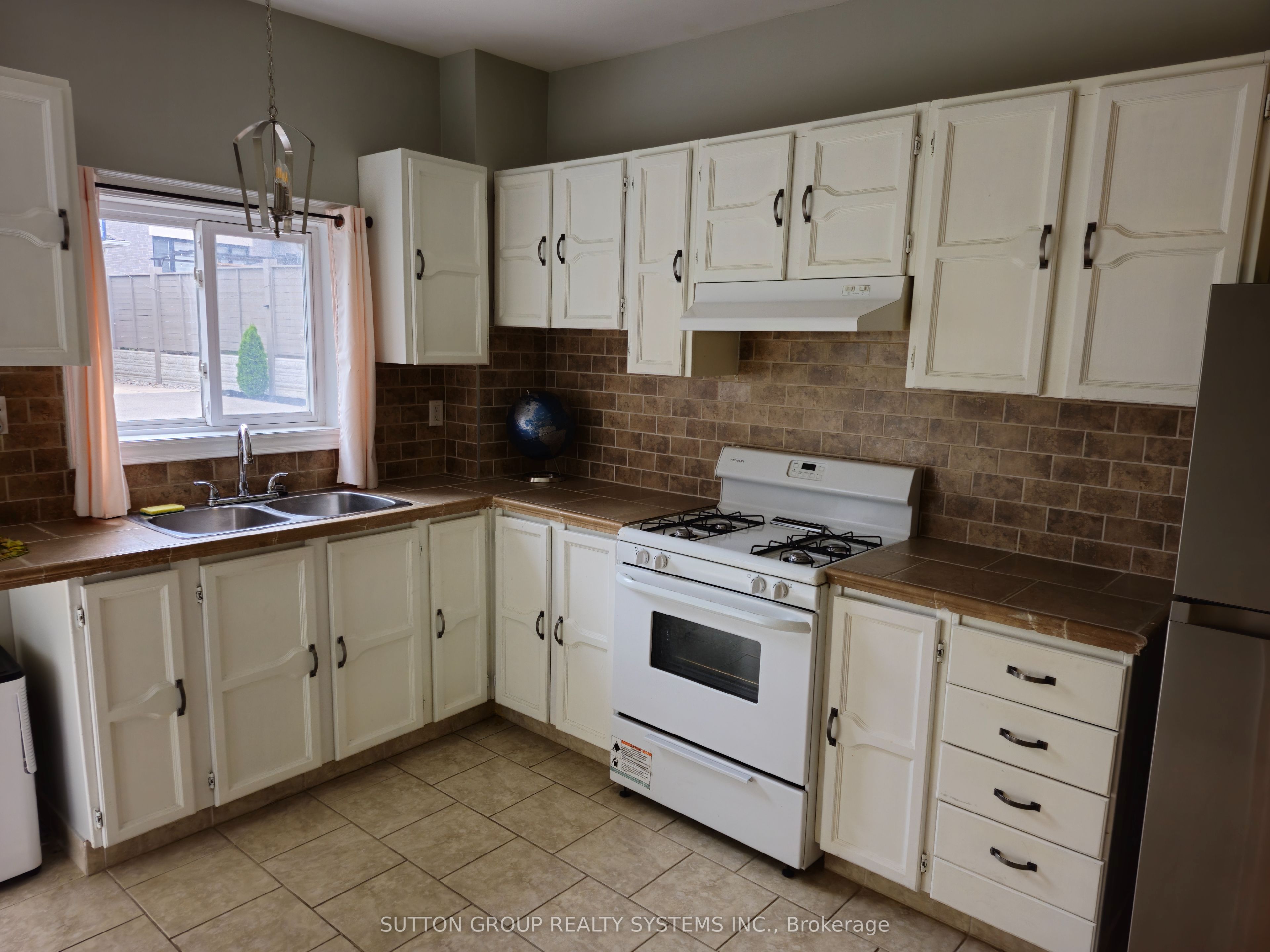 8879 Heritage Road Lower, Brampton, ON L6Y 0E4 photo 4