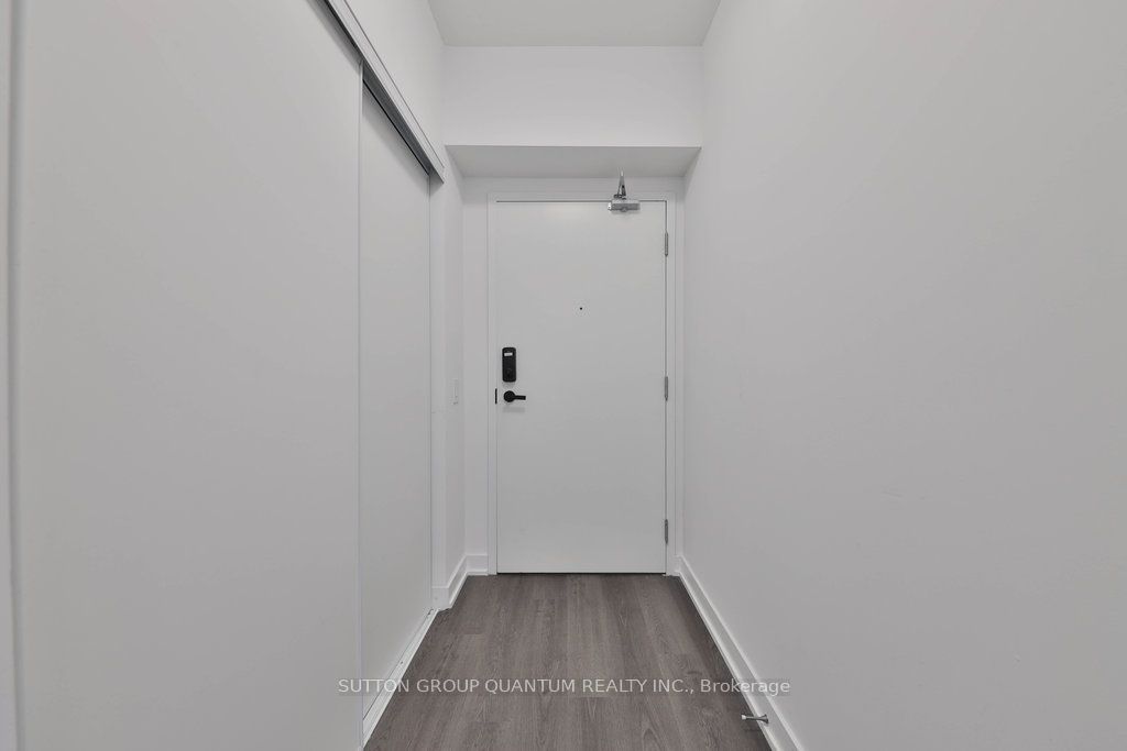3900 Confederation Parkway 4001, Mississauga, ON L5V 0M3 photo 4