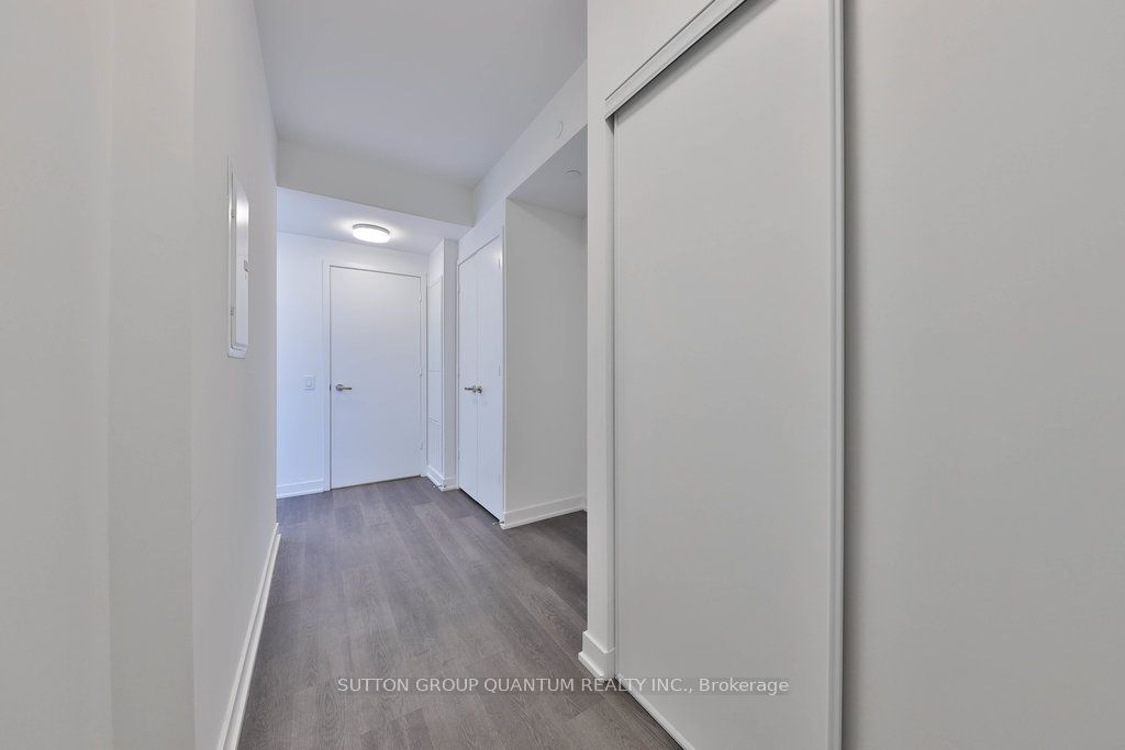 3900 Confederation Parkway 4001, Mississauga, ON L5V 0M3 photo 5