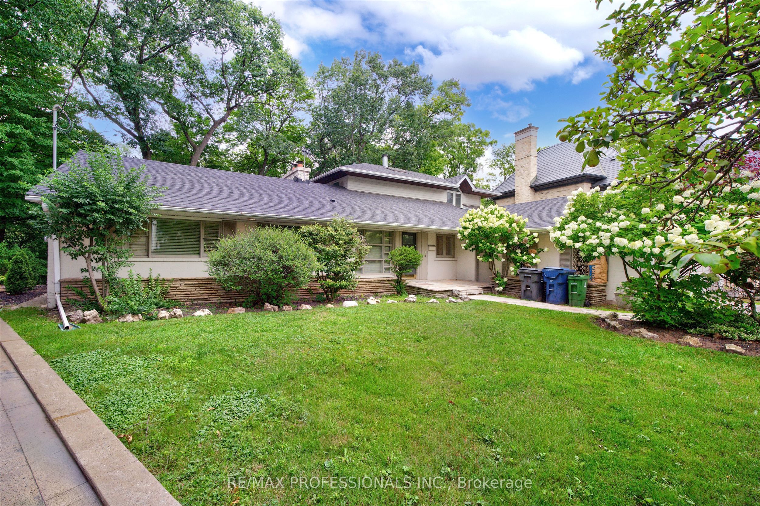89 Valecrest Drive, Toronto, ON M9A 4P5 photo 2