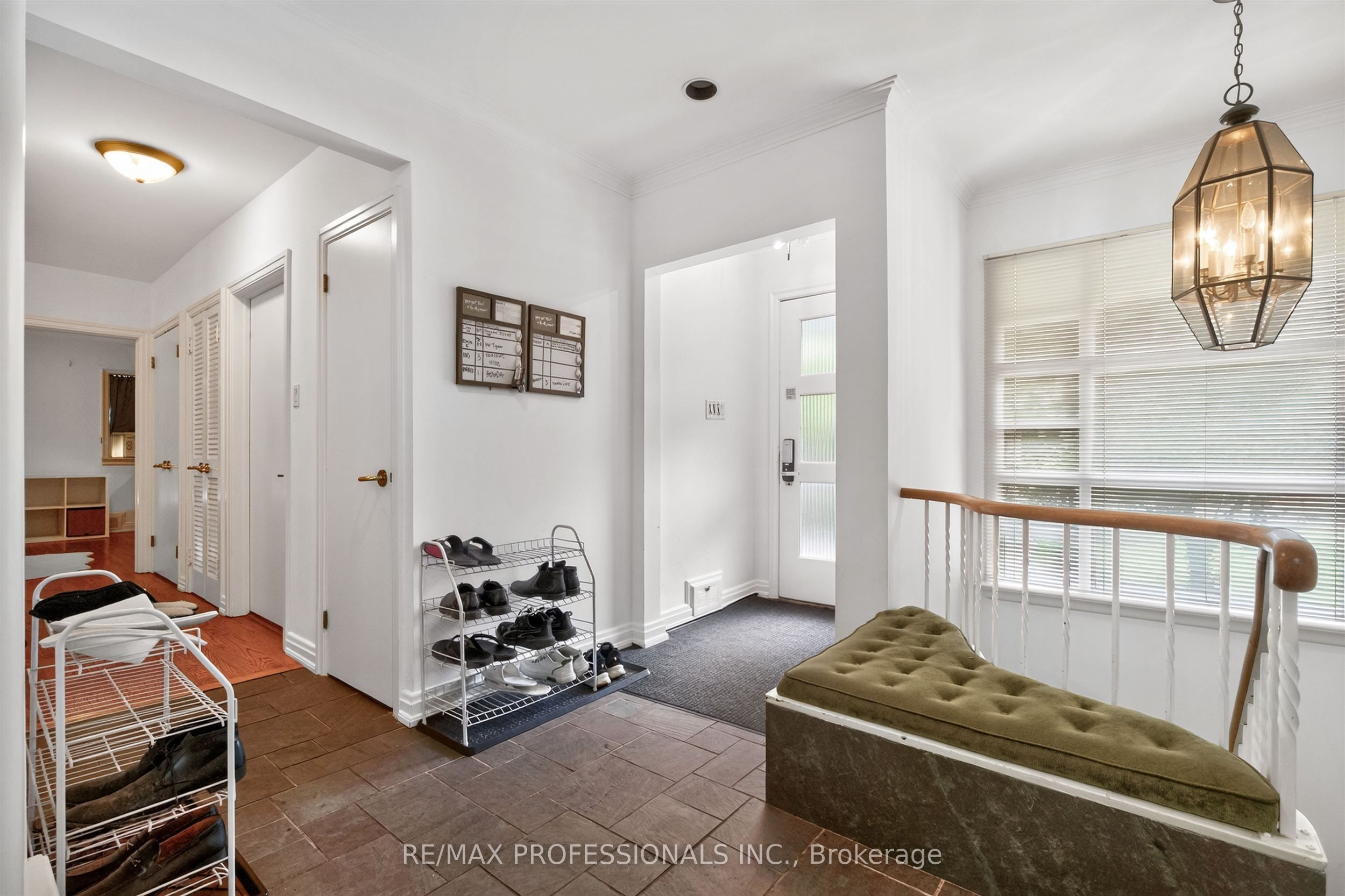 89 Valecrest Drive, Toronto, ON M9A 4P5 photo 4