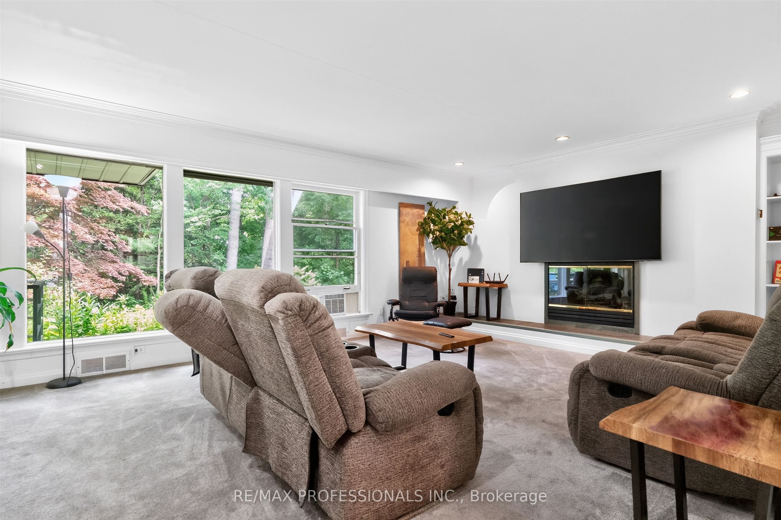 89 Valecrest Drive, Toronto, ON M9A 4P5 photo 5
