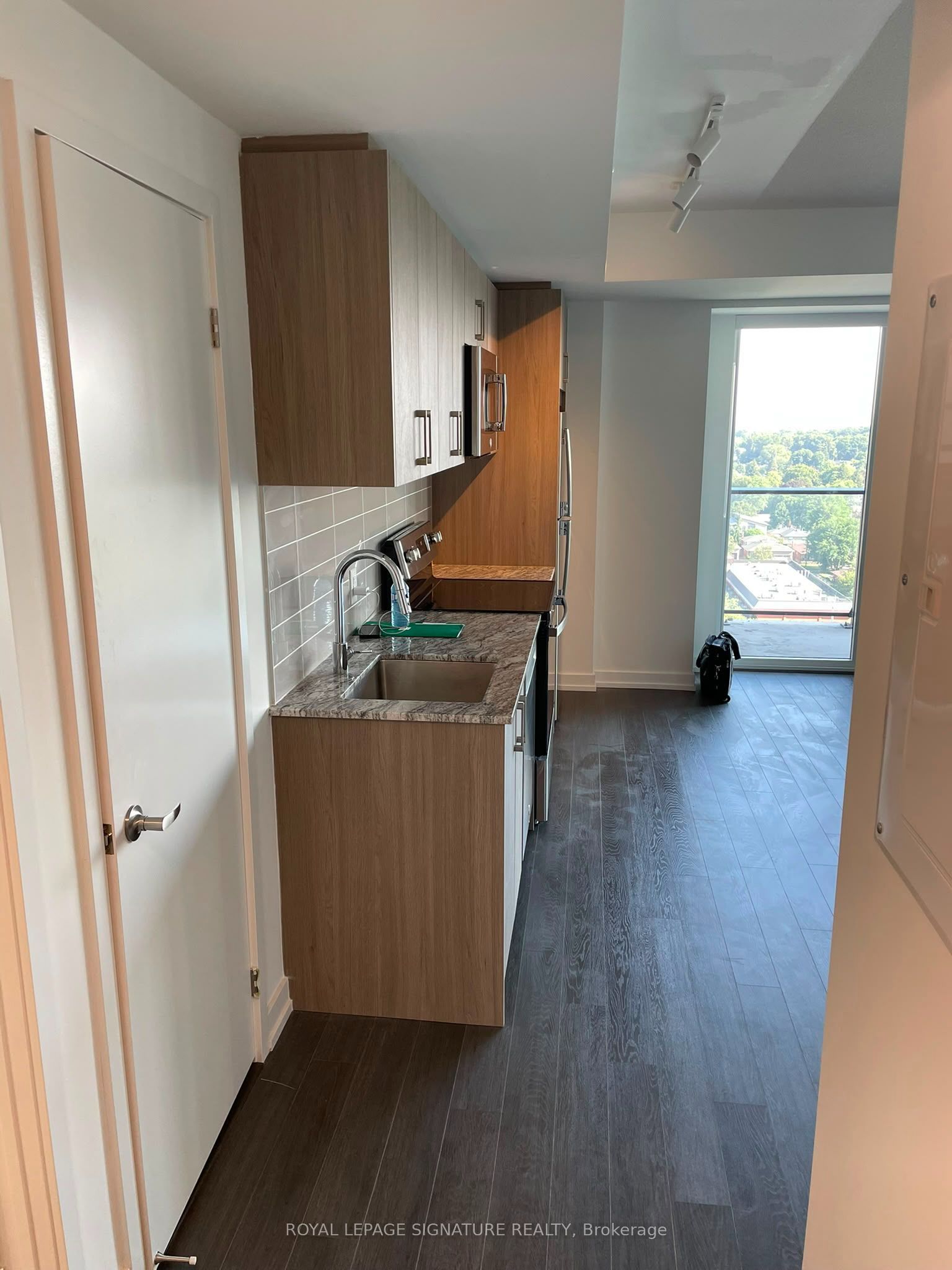 4010 Eglinton Avenue W 1421, Toronto, ON M9A 0G5 photo 3