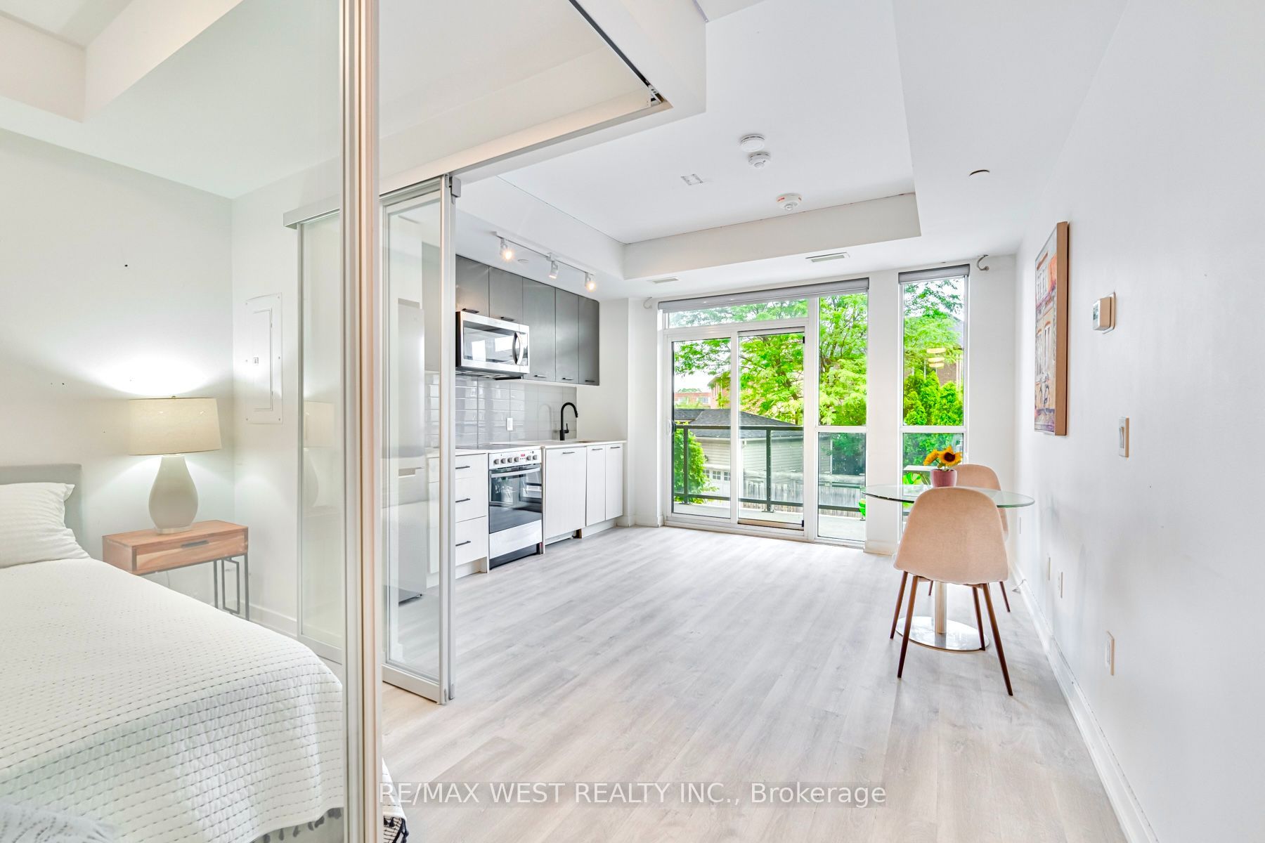 2300 St Clair Avenue W 211, Toronto, ON M6N 0B3