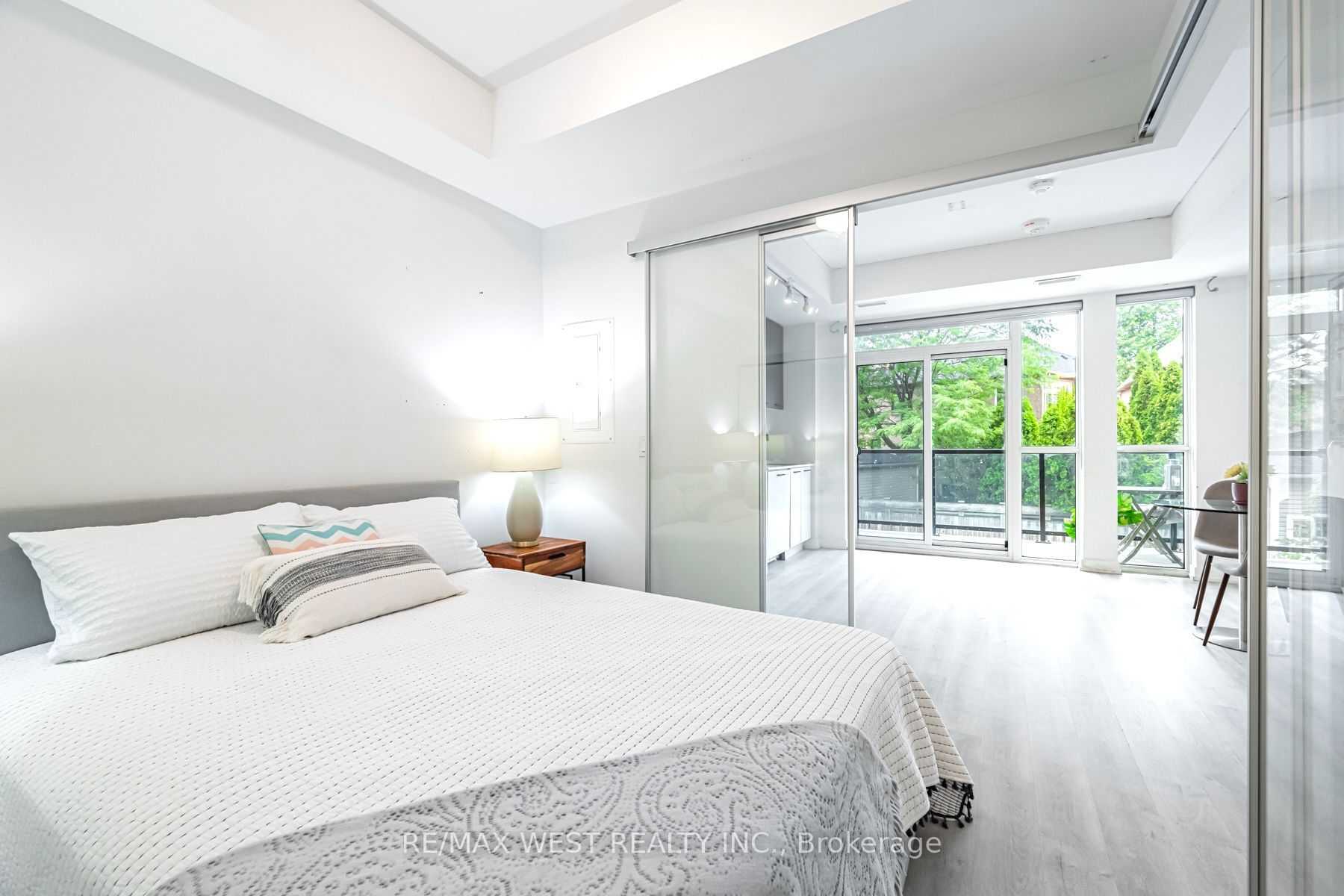 2300 St Clair Avenue W 211, Toronto, ON M6N 0B3 photo 5