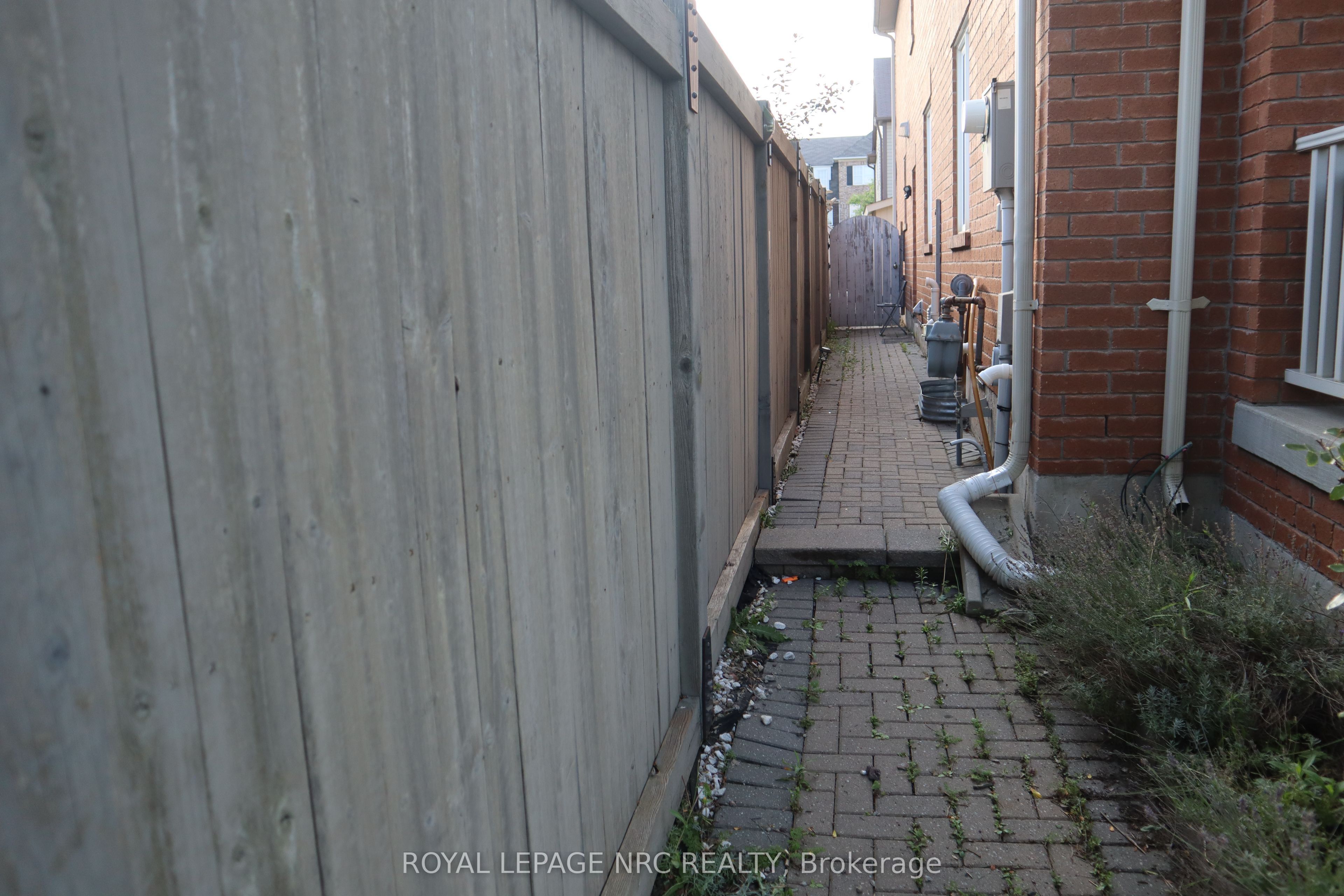 28 Dulverton Drive, Brampton, ON L7A 0P3 photo 4