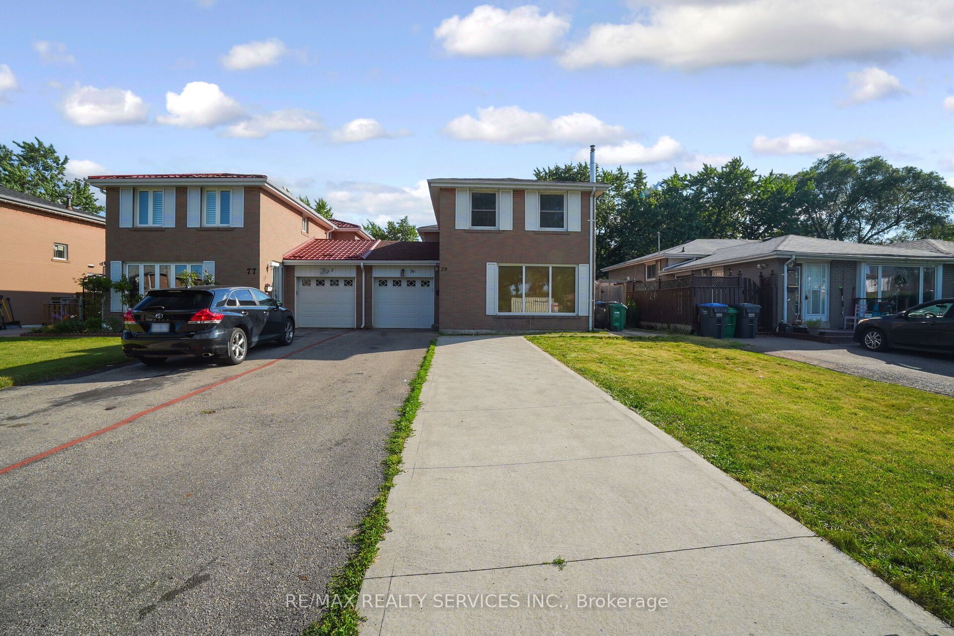 79 Cloverdale Drive, Brampton, ON L6T 2T5 photo 2