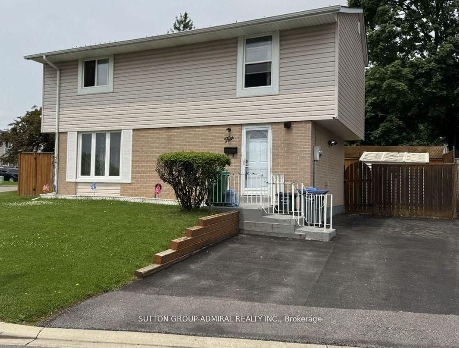 4 Hardcastle Court, Brampton, ON L6S 2A9