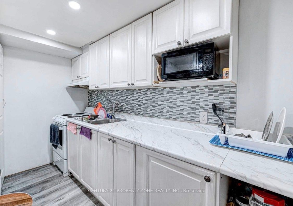 6 Roehampton Crescent W Basement , Brampton, ON L6Y 2R4 photo 2