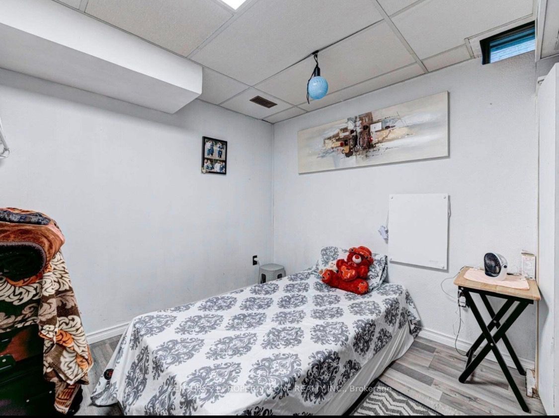 6 Roehampton Crescent W Basement , Brampton, ON L6Y 2R4 photo 4