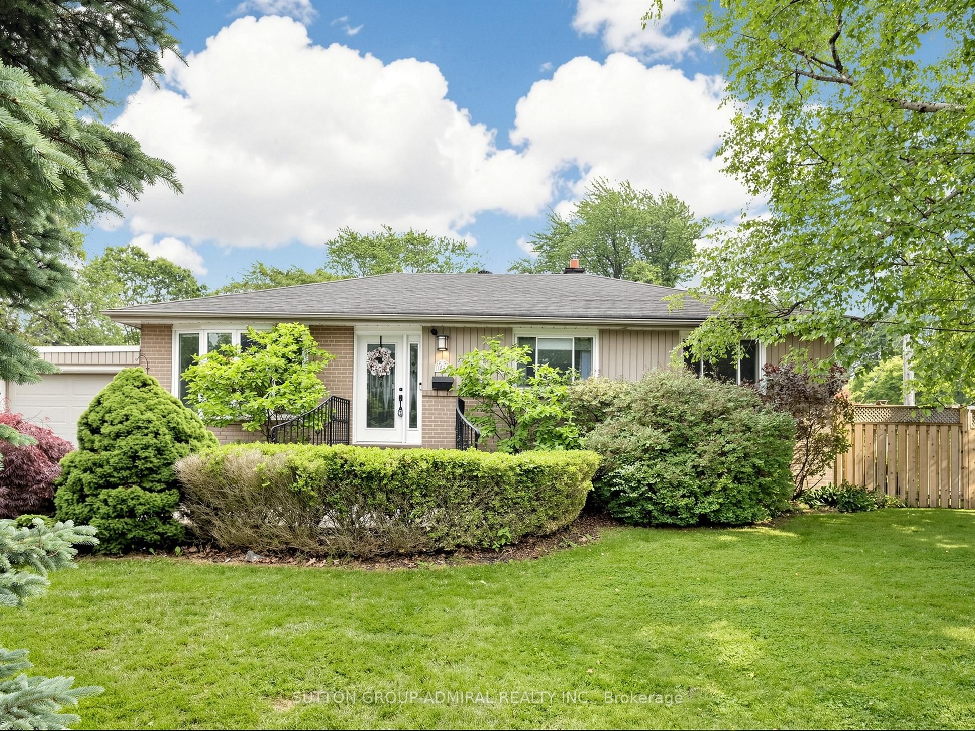 1864 Hindhead Road, Mississauga, ON L5J 1N6 photo 3