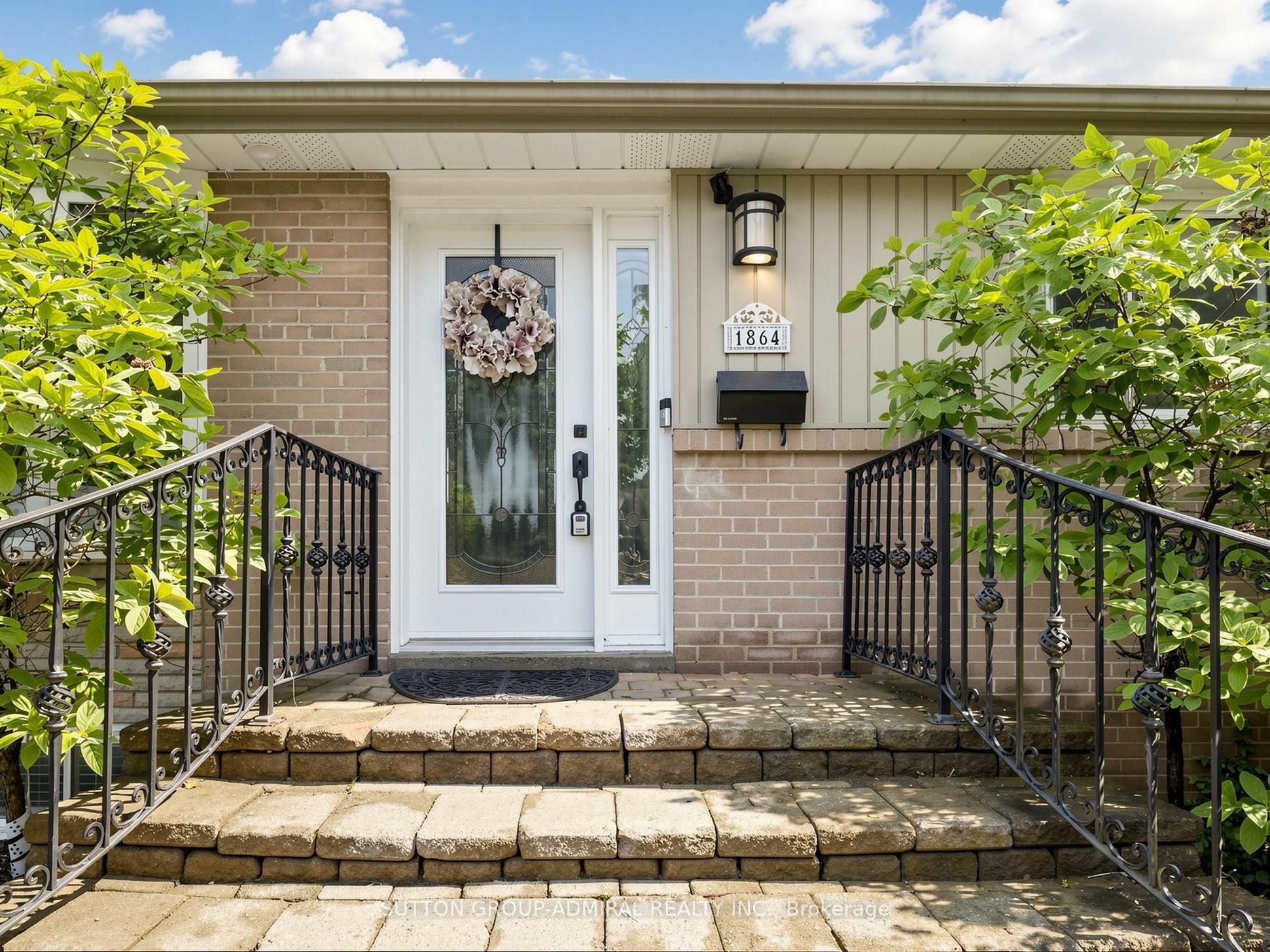 1864 Hindhead Road, Mississauga, ON L5J 1N6 photo 4