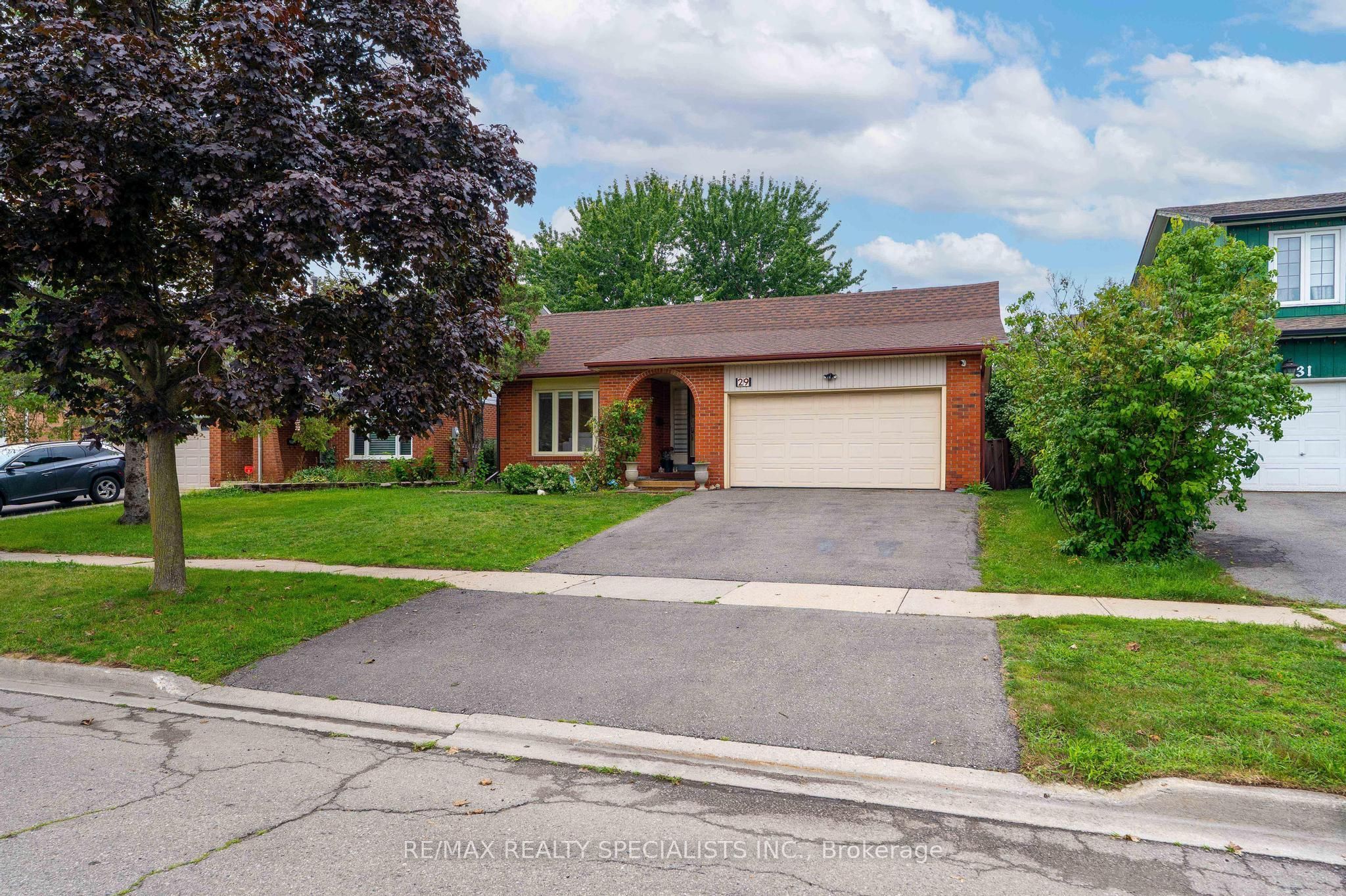 29 Blackthorn Lane, Brampton, ON L6V 3K7 photo 2
