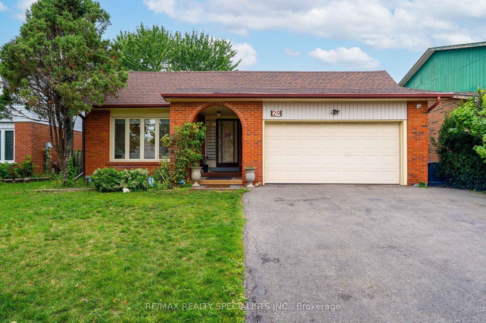 29 Blackthorn Lane, Brampton, ON L6V 3K7 photo 3