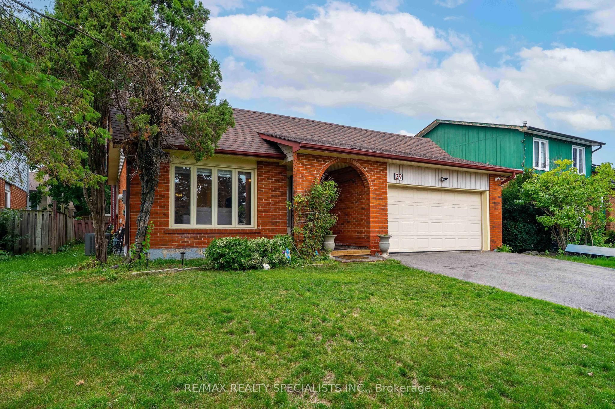 29 Blackthorn Lane, Brampton, ON L6V 3K7 photo 4