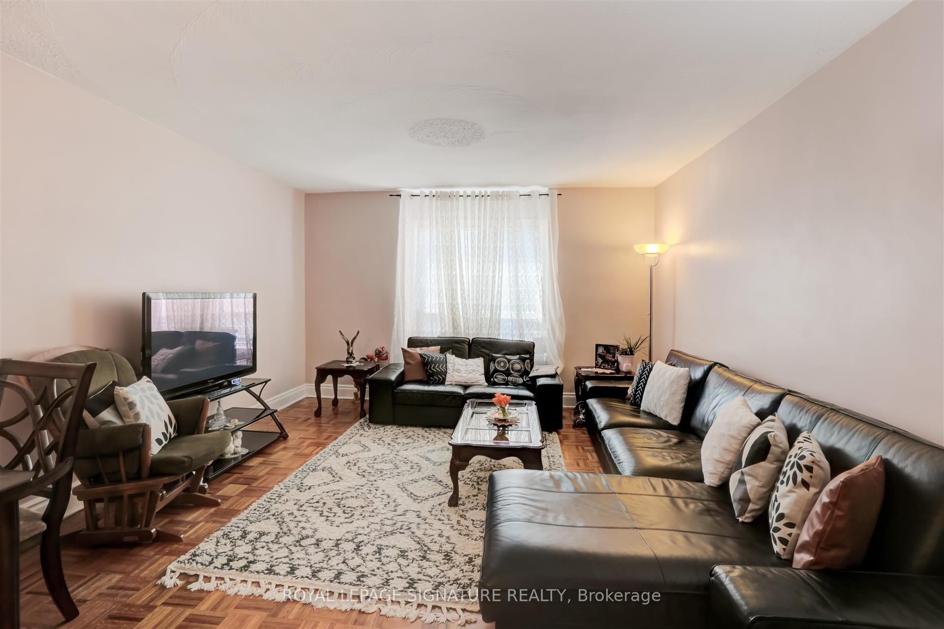 3142 Dundas Street W, Toronto, ON M6P 2A1 photo 3
