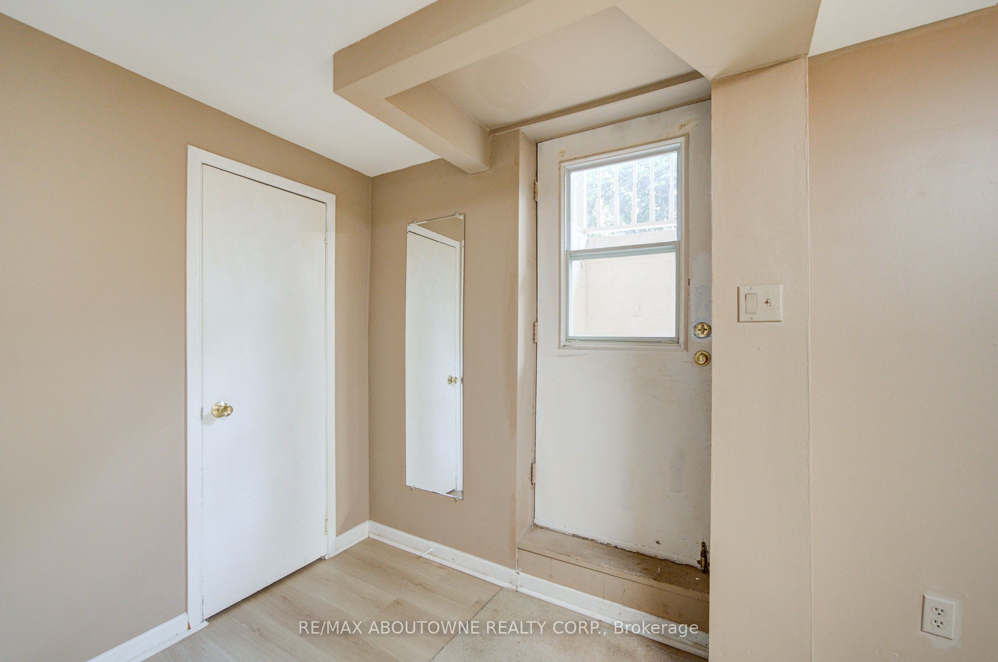 1156 Old Colony Road Lower, Oakville, ON L6M 1J8 photo 4
