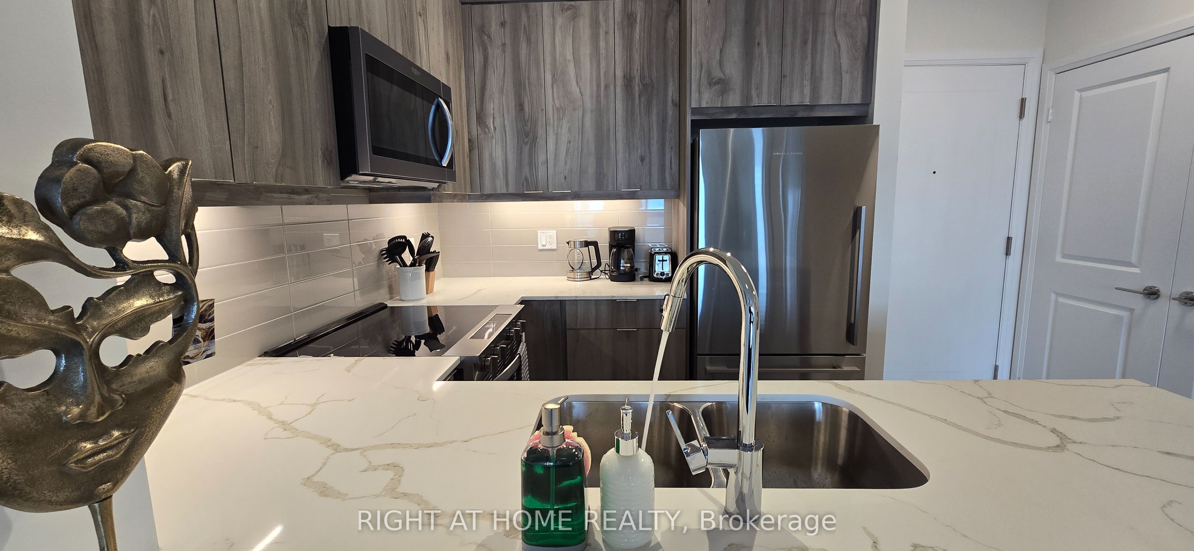 15 Watergarden Drive 2302, Mississauga, ON L5R 0H4 photo 5