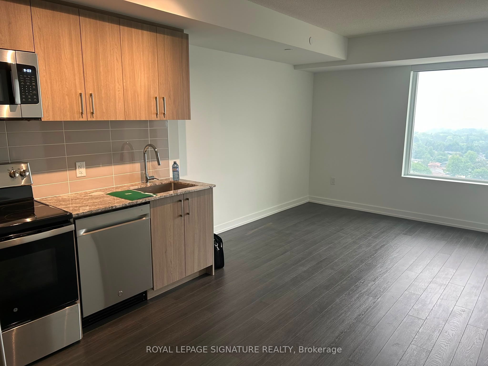 4010 Eglinton Avenue W 1409, Toronto, ON M9A 0G5 photo 4