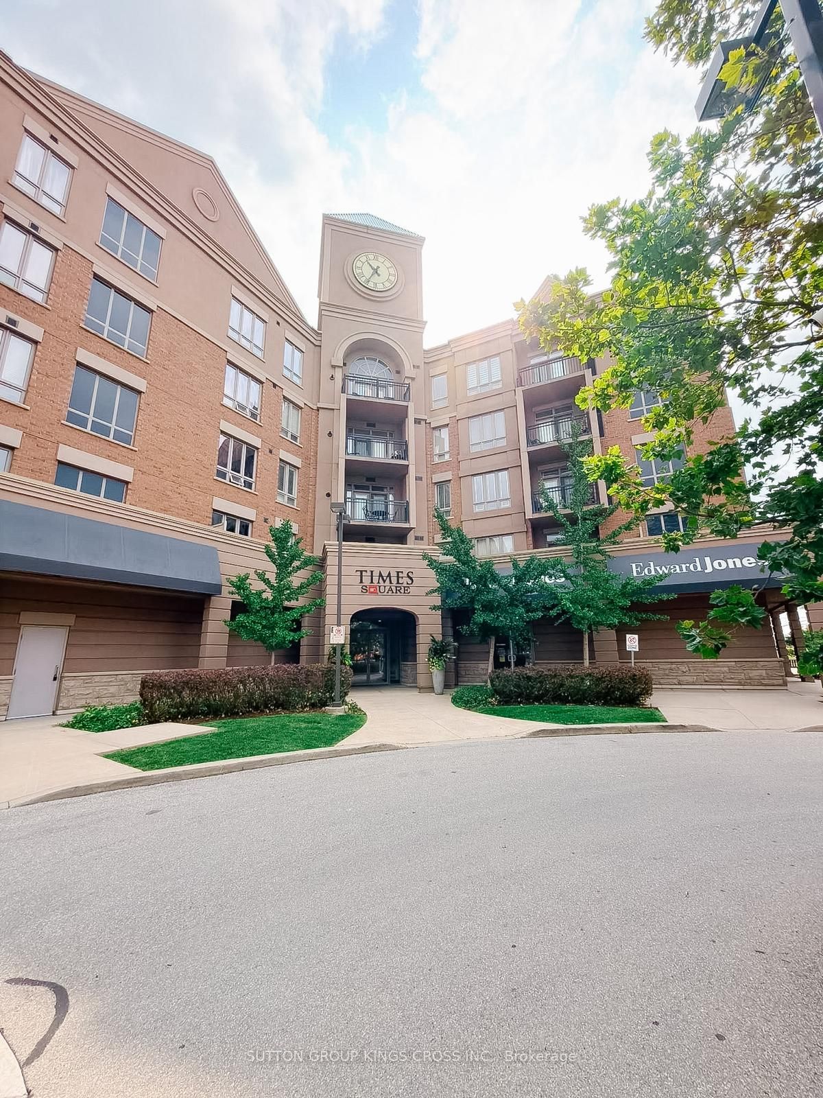 5327 Upper Middle Road 320, Burlington, ON L7L 0E9