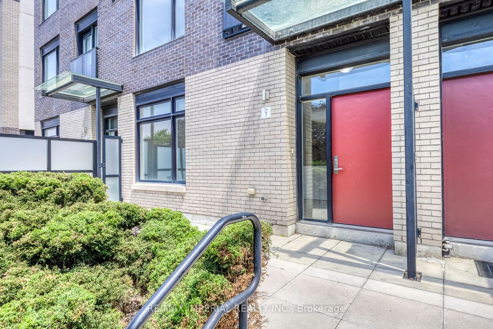 4020 Parkside Village Drive 7, Mississauga, ON L5B 0K2 photo 2