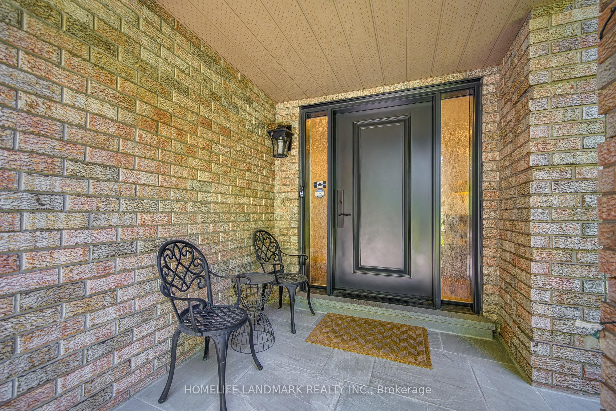 1360 Old English Lane, Oakville, ON L6M 2P8 photo 3