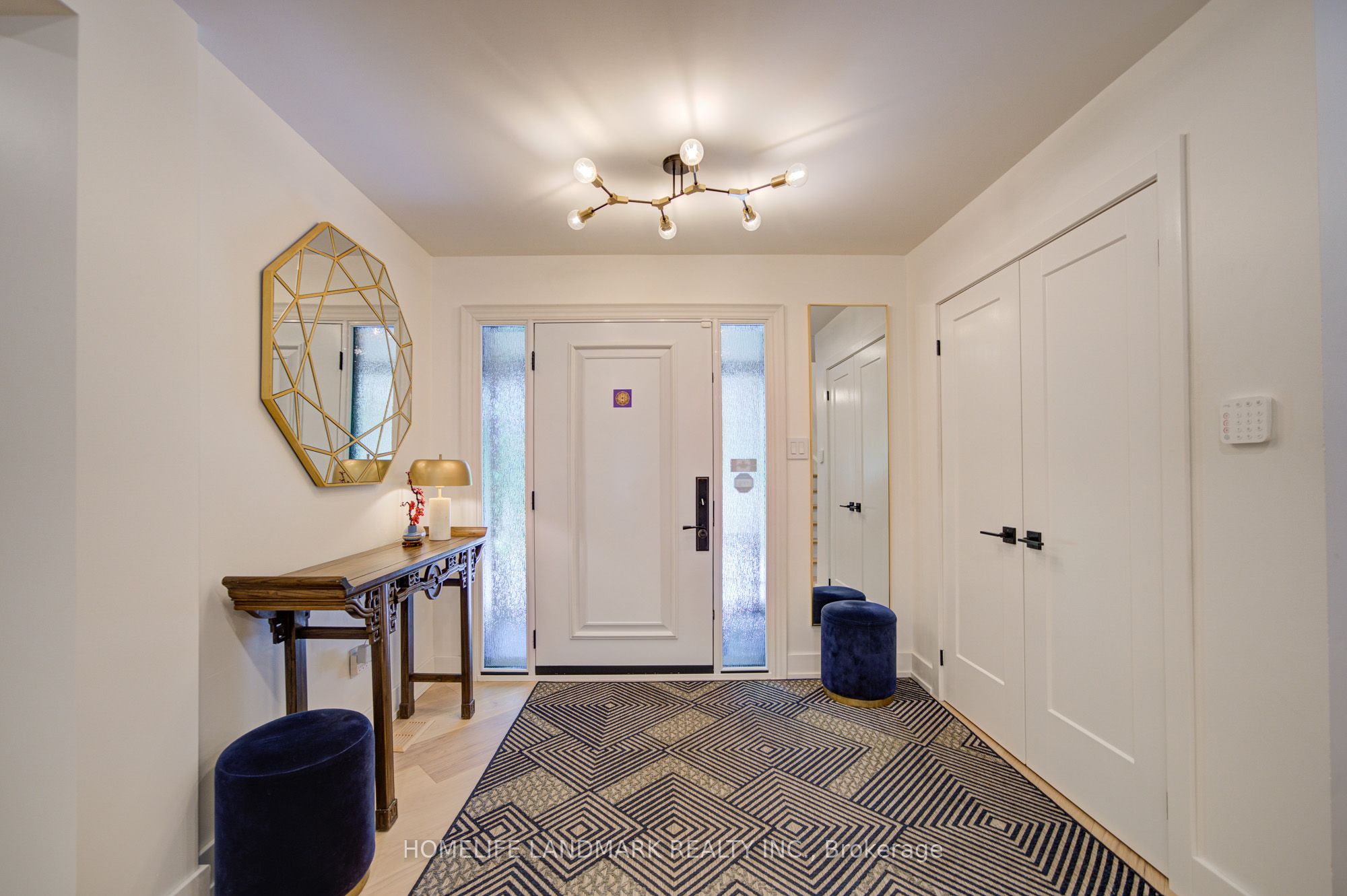 1360 Old English Lane, Oakville, ON L6M 2P8 photo 4