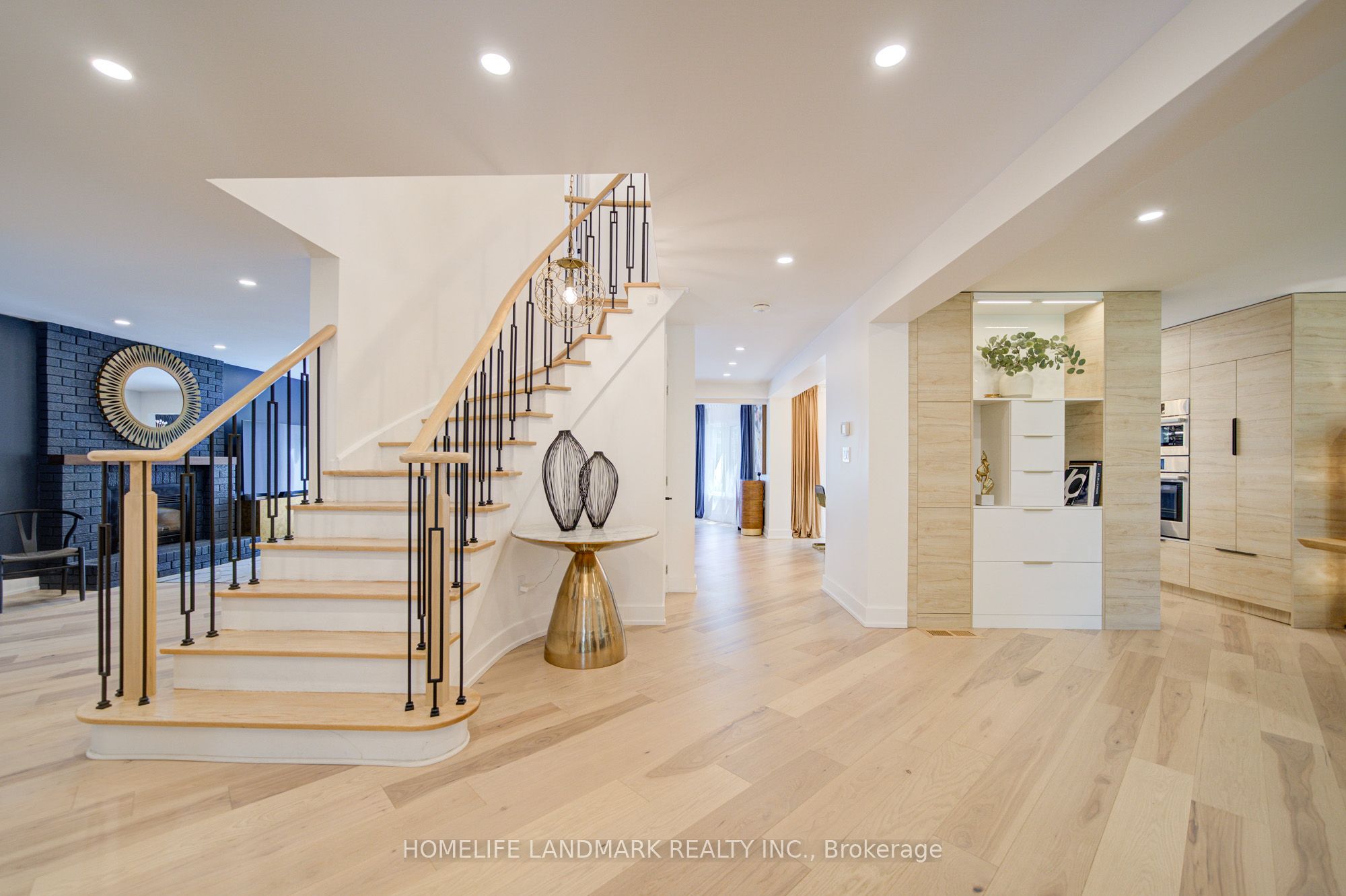 1360 Old English Lane, Oakville, ON L6M 2P8 photo 5