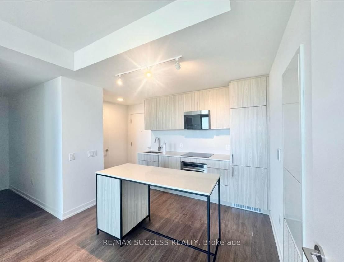 251 Masonry Way 302, Mississauga, ON L5H 0B3 photo 2