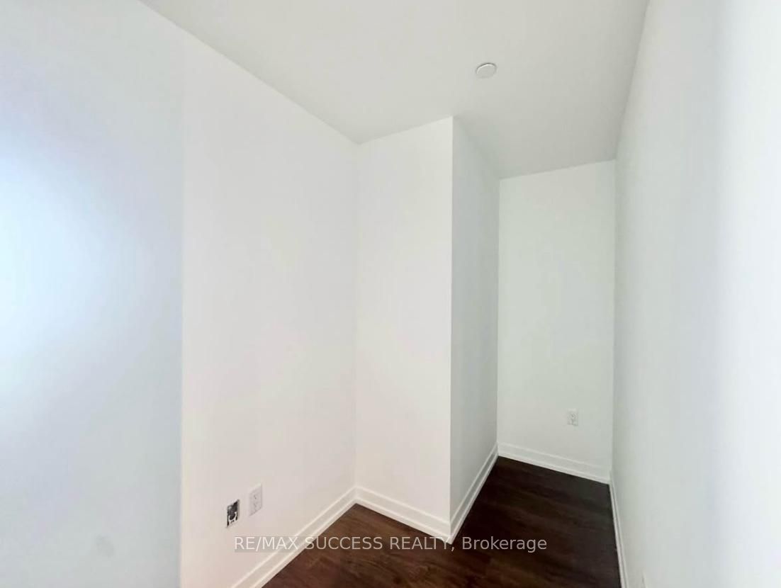 251 Masonry Way 302, Mississauga, ON L5H 0B3 photo 3