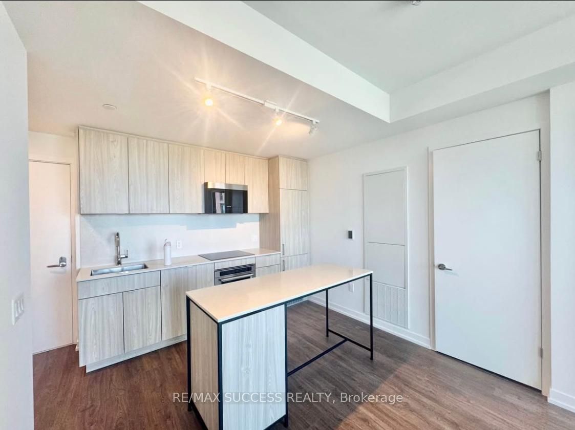 251 Masonry Way 302, Mississauga, ON L5H 0B3 photo 4