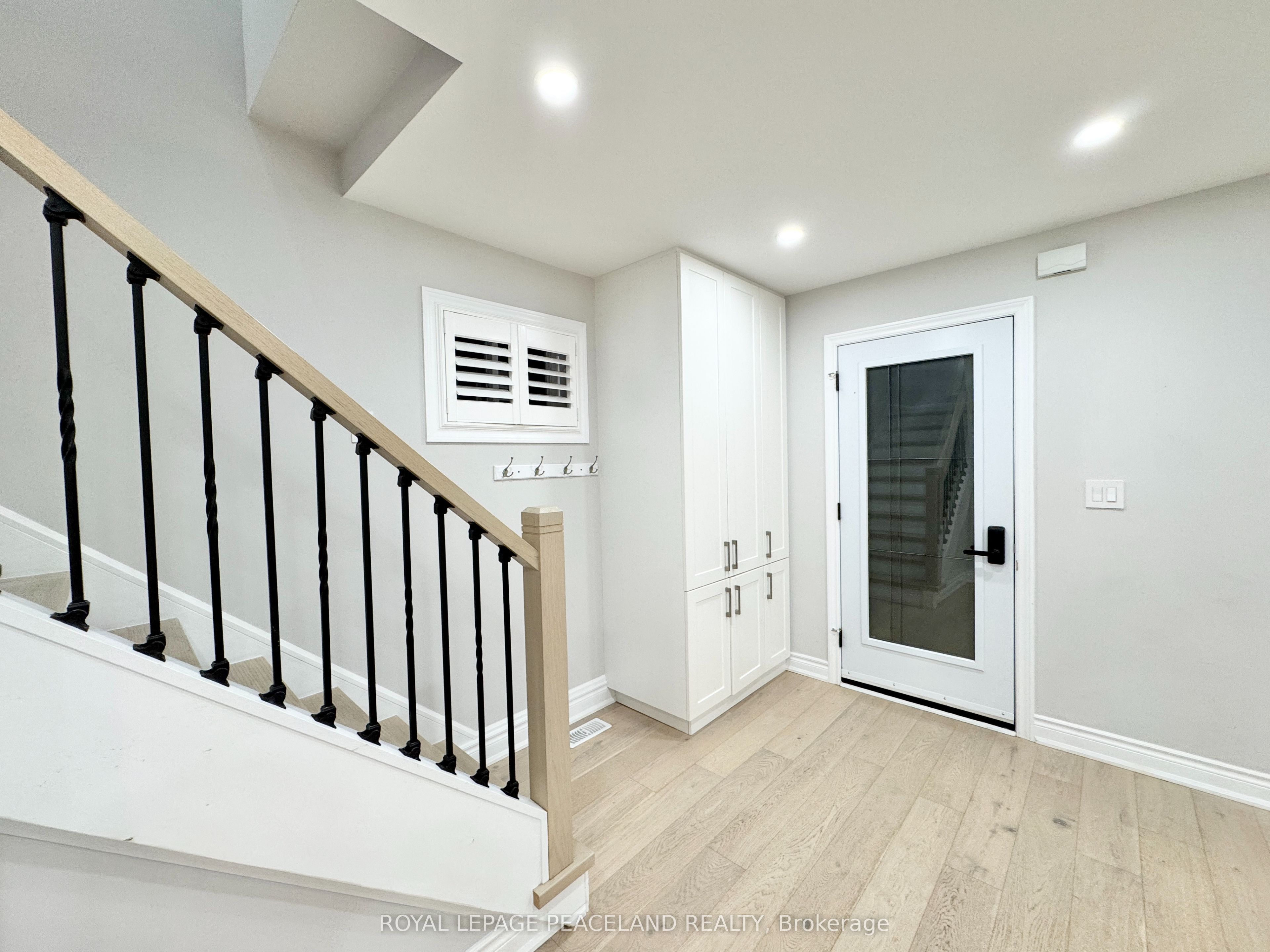 47 Chamberlain Avenue, Toronto, ON M6E 4J9 photo 3