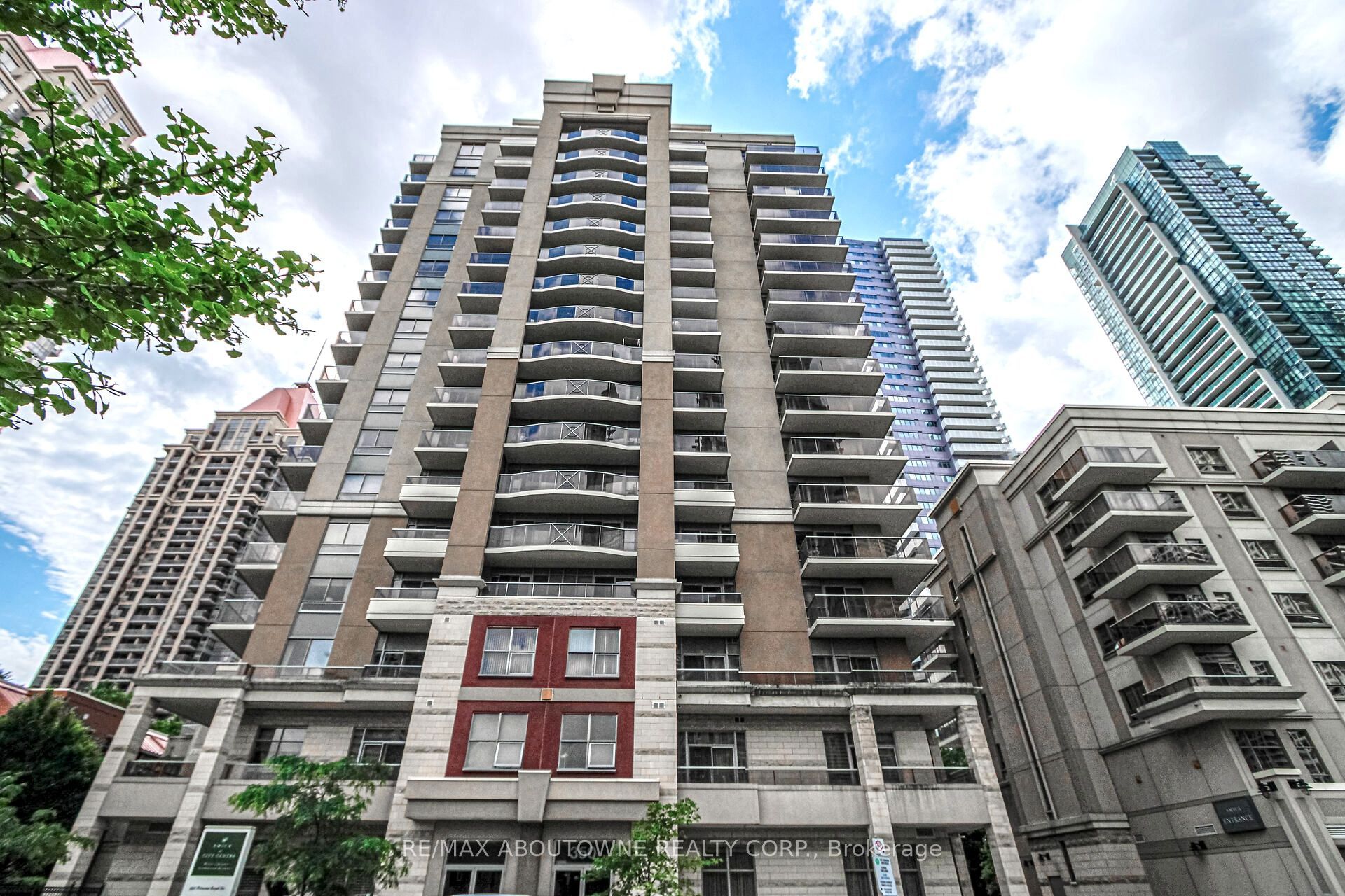 350 Princess Royal Drive 1002, Mississauga, ON L5B 4N1