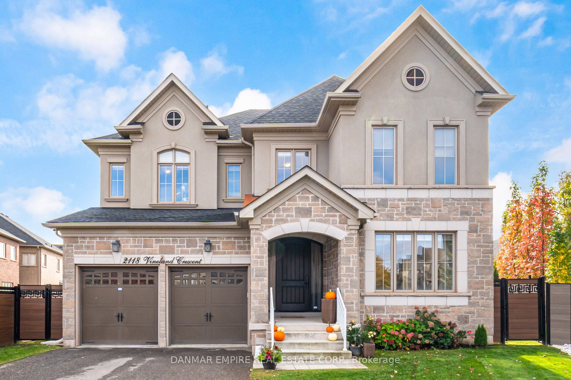 2118 Vineland Crescent, Oakville, ON L6H 0J6