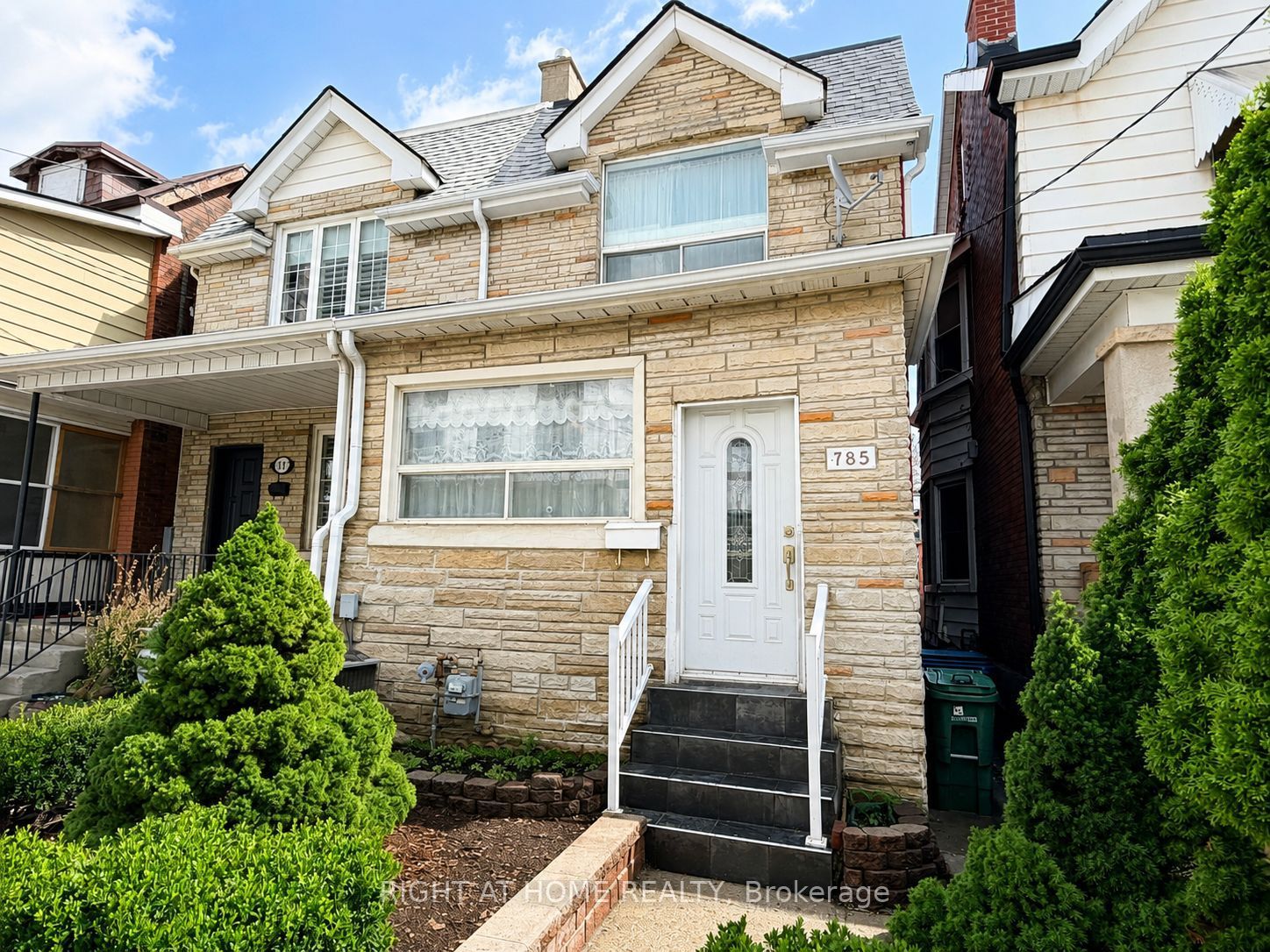785 Lansdowne Avenue, Toronto, ON M6H 3Z1 photo 2