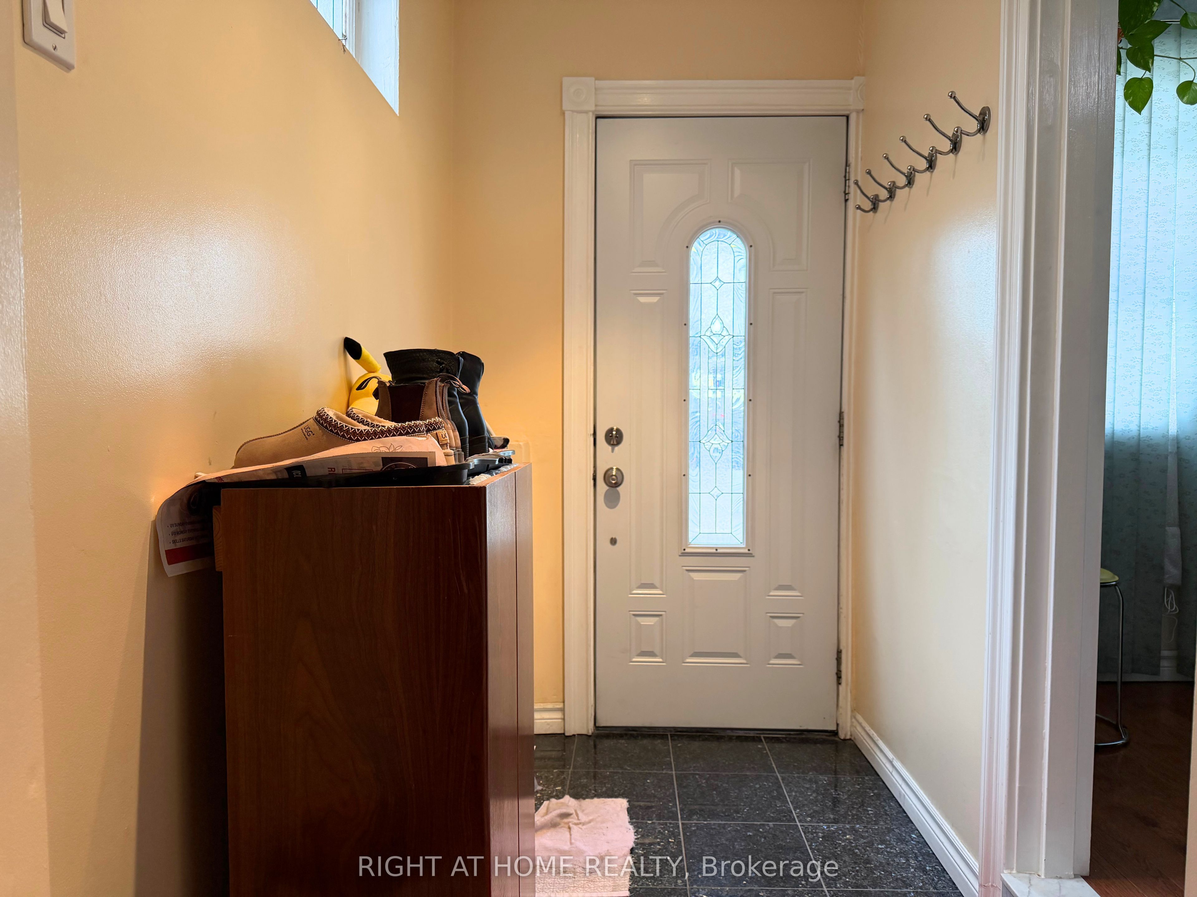 785 Lansdowne Avenue, Toronto, ON M6H 3Z1 photo 3