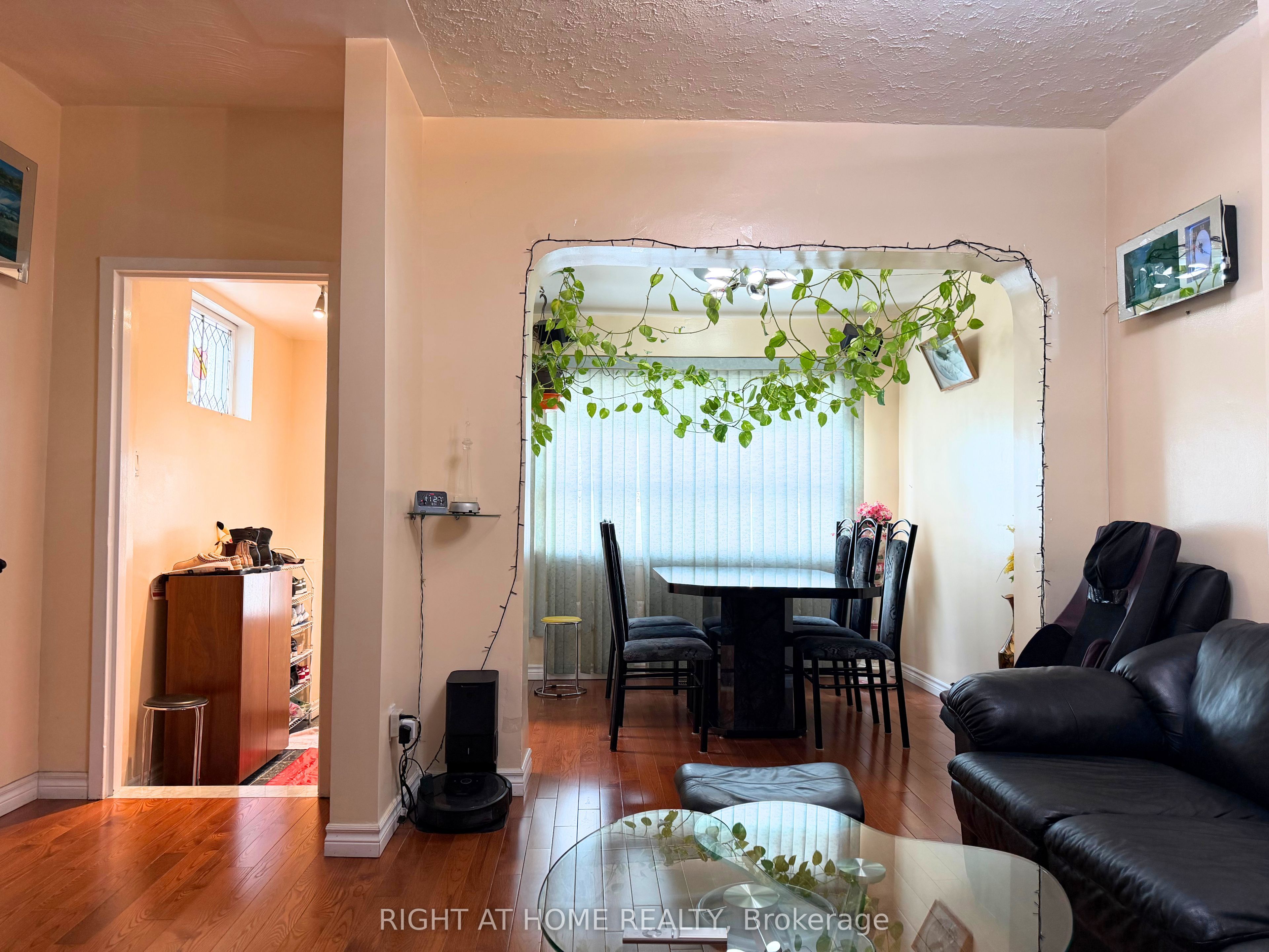 785 Lansdowne Avenue, Toronto, ON M6H 3Z1 photo 4