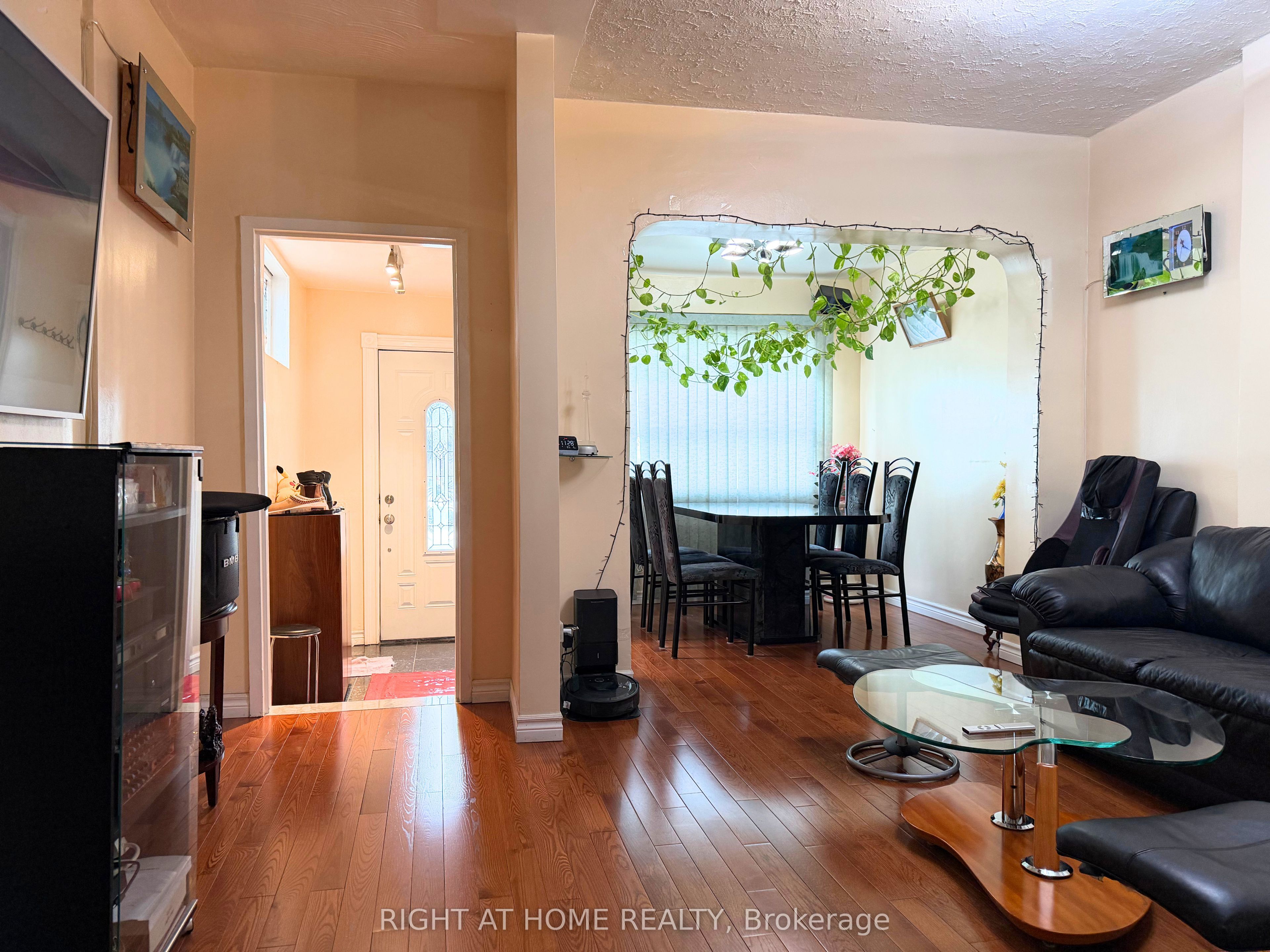 785 Lansdowne Avenue, Toronto, ON M6H 3Z1 photo 5