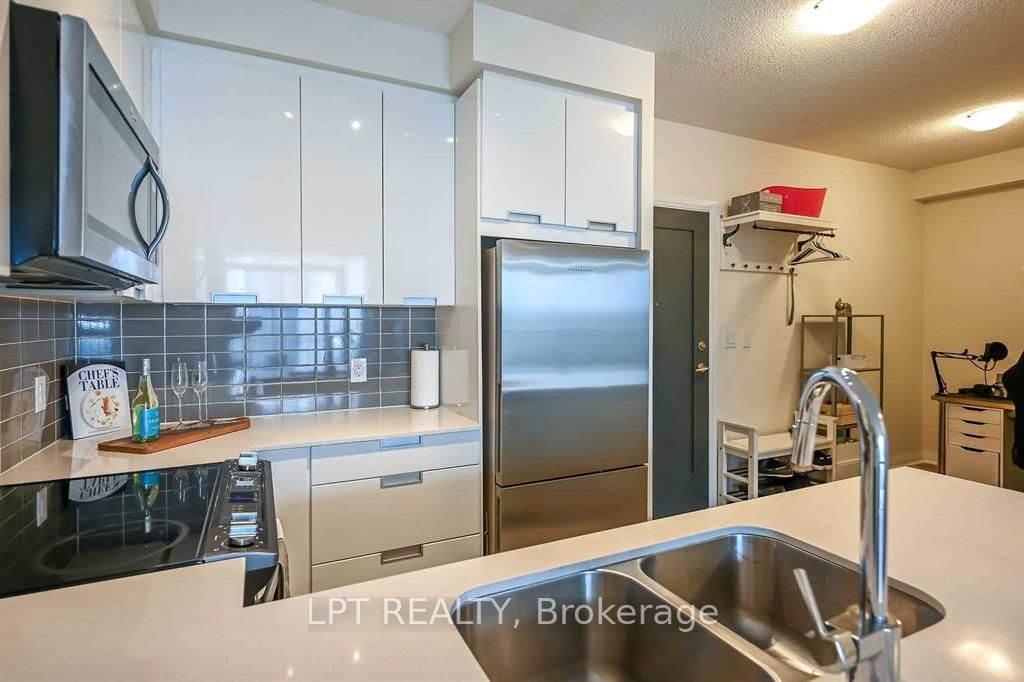5025 Four Springs Avenue 1305, Mississauga, ON L5R 0G5 photo 5