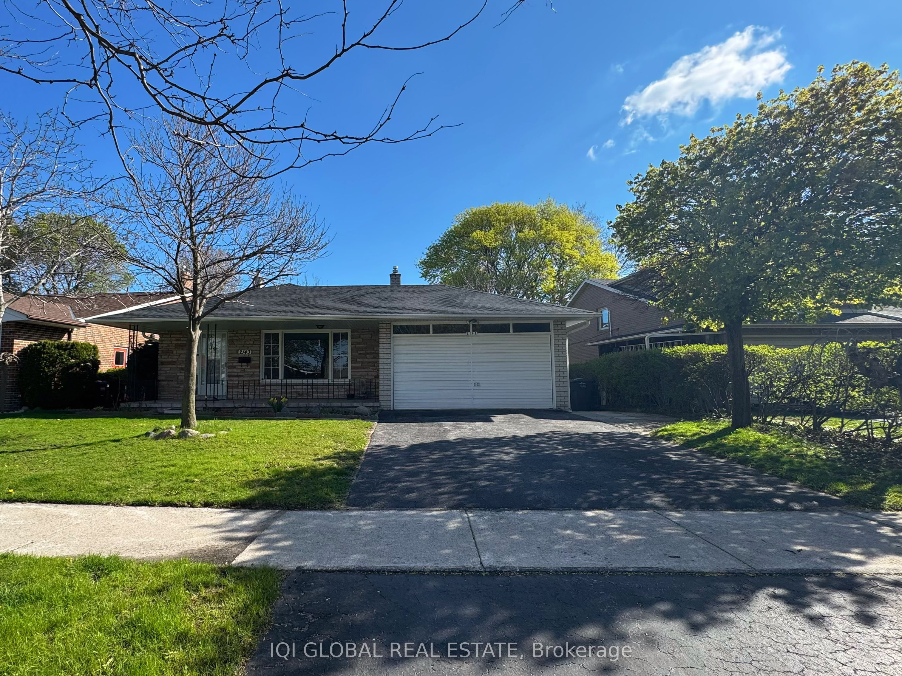 2143 Linby Street 2, Mississauga, ON L4Y 1V6